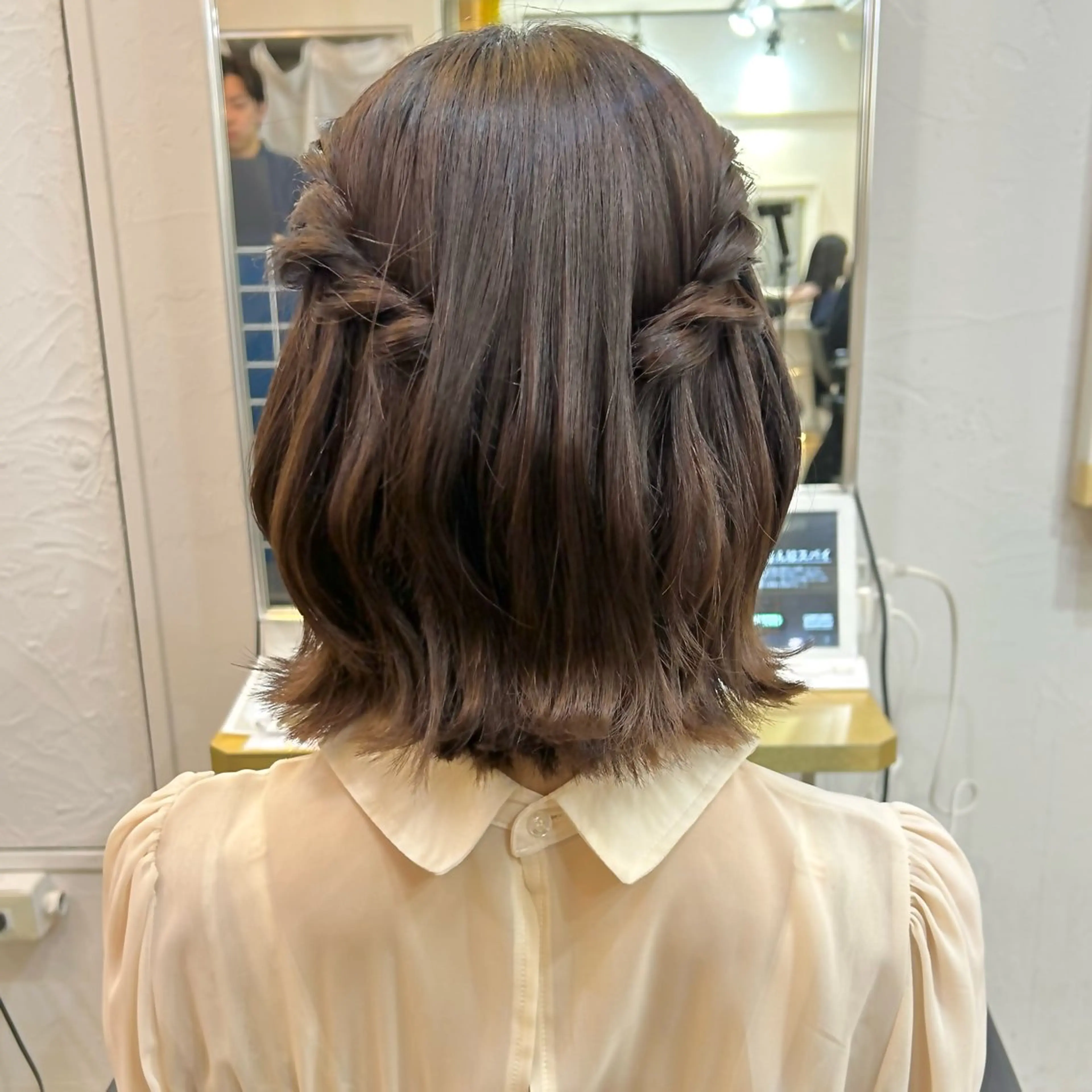ショート ヘアアレンジ ボブ くびれヘア 顔周りカット 髪質改善 韓国風ヘア ヘアセット ブリーチなしベージュ /ヘアセット/ミユのヘアスタイル
