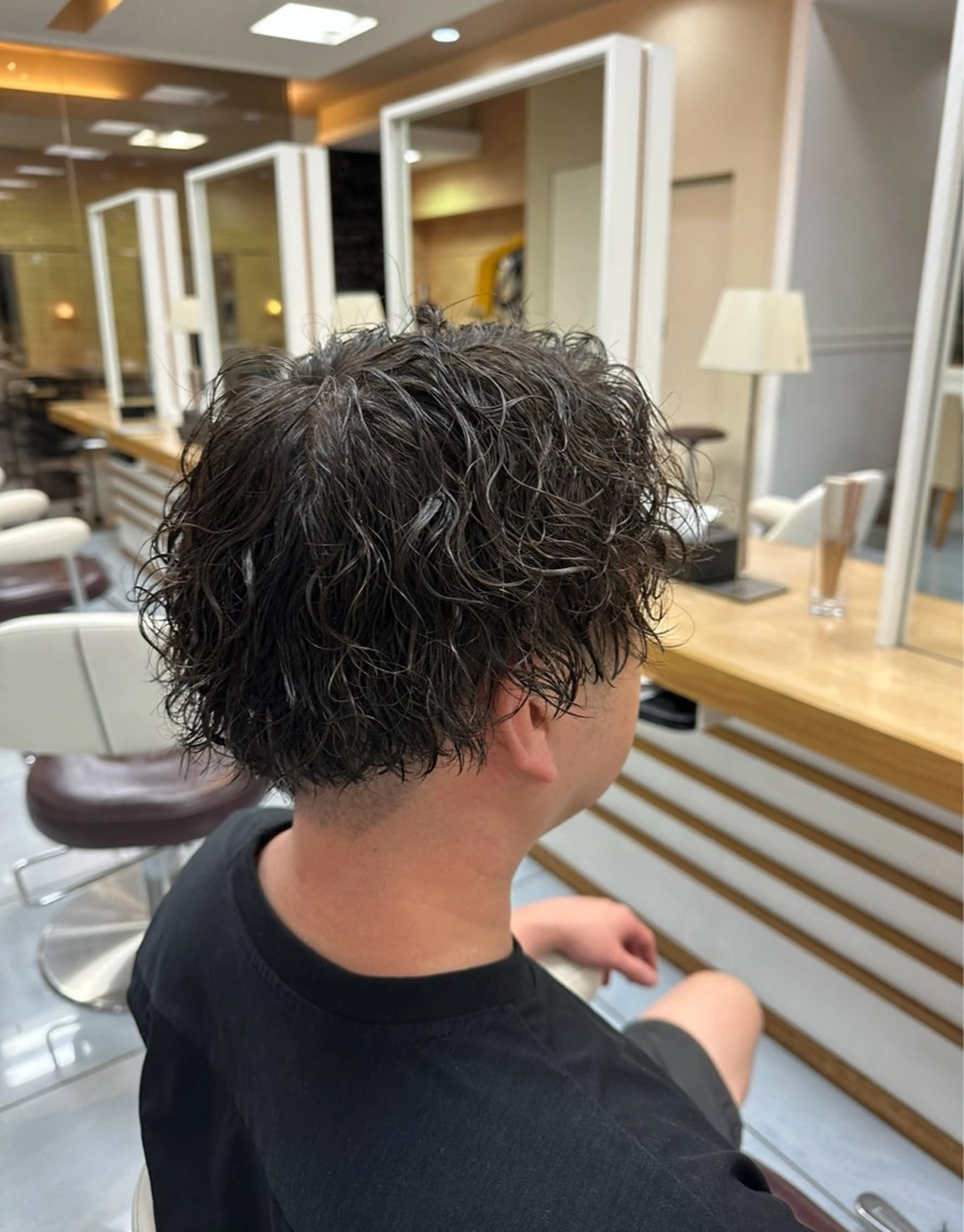 ショート パーマ 透明感ブラウンカラー 🫧レイヤー🩰好実のヘアスタイル