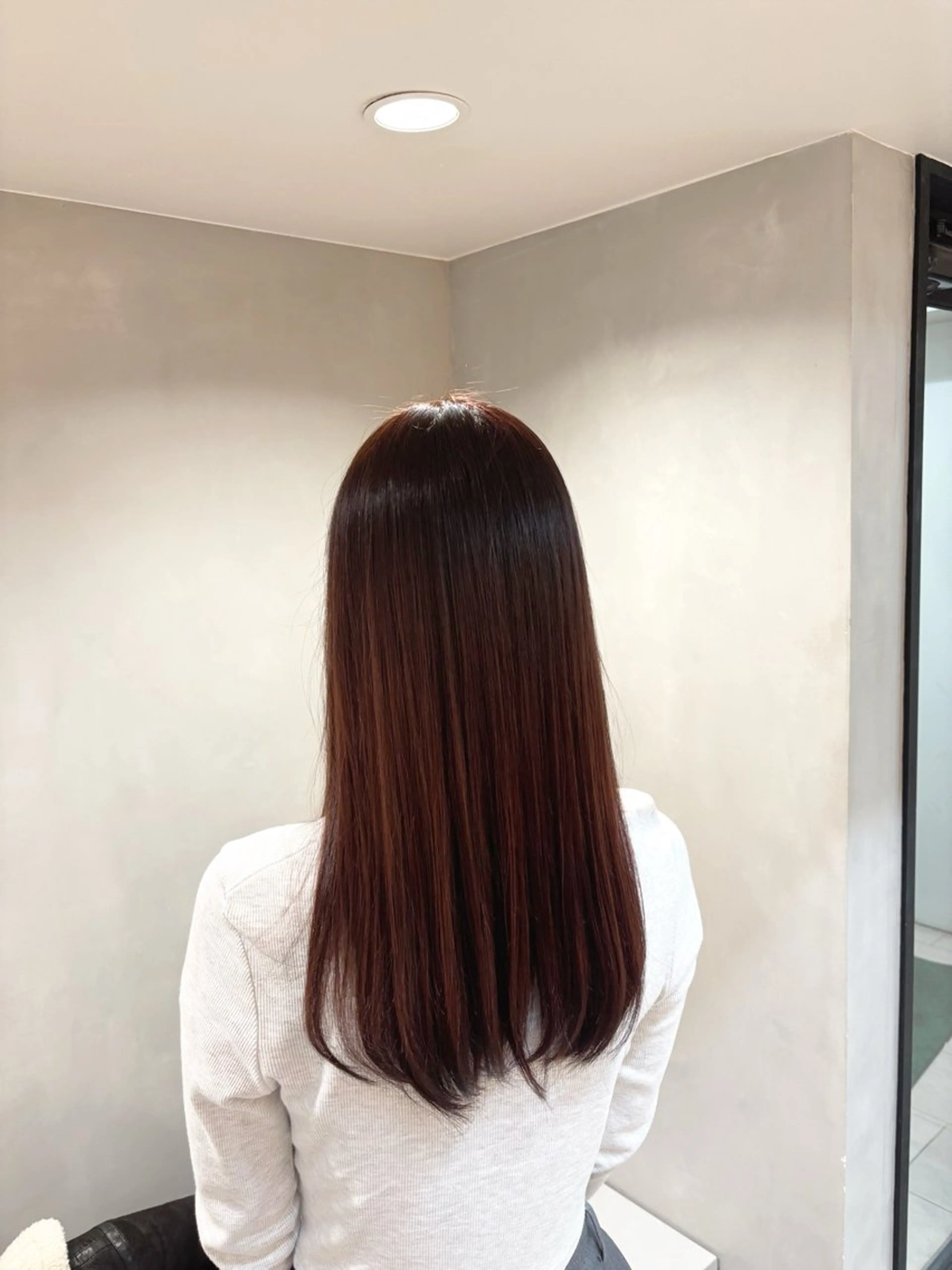 カット＆暖色系ワンカラー🎀＆ダメージ補修艶感トリートメント🧴の写真