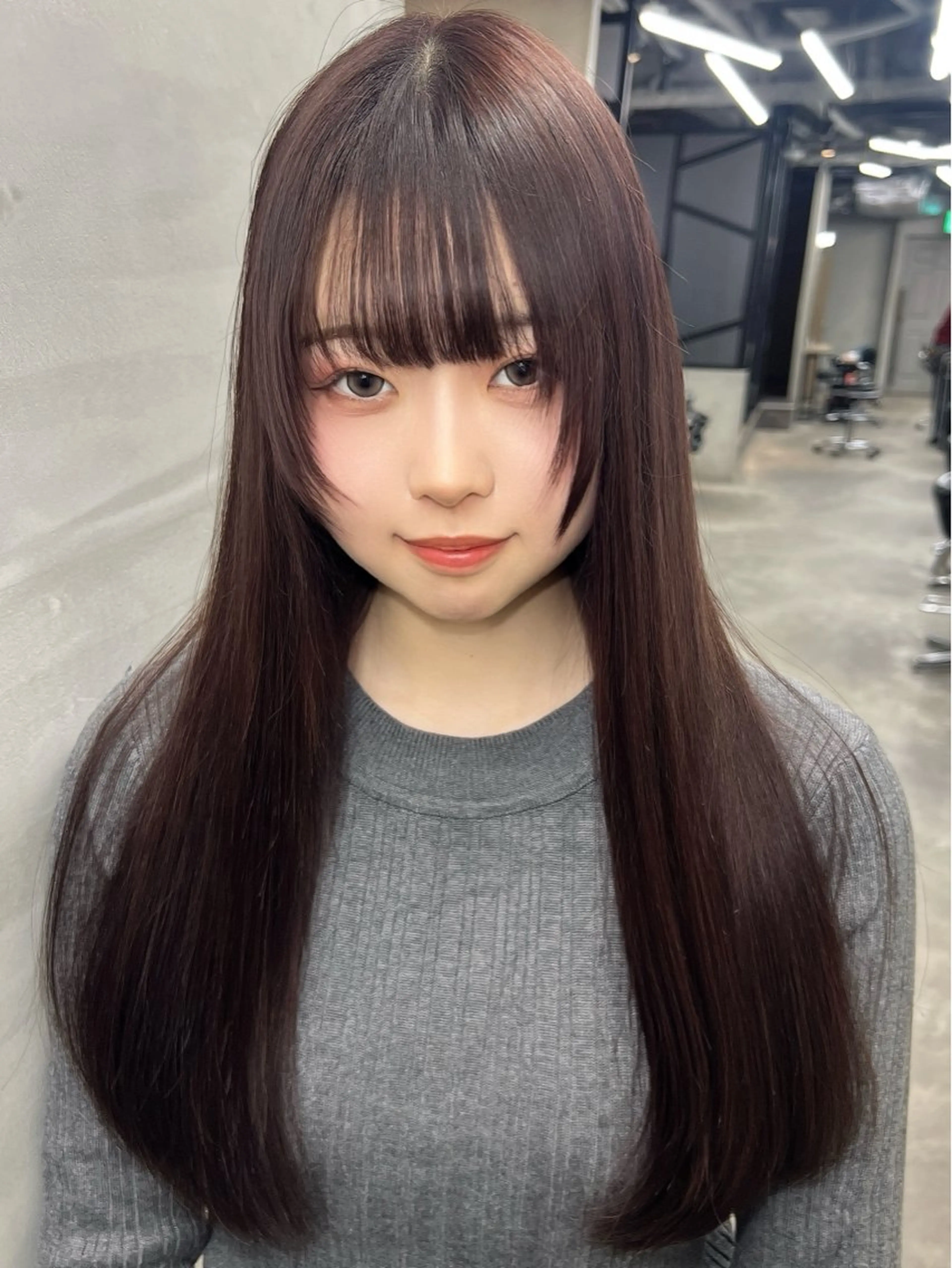 ロング カラー 透明感カラー レイヤーカット ロング カット ヘアカラー トリートメント 前髪/顔まわりカット 艶髪/髪質改善/縮毛のヘアスタイル