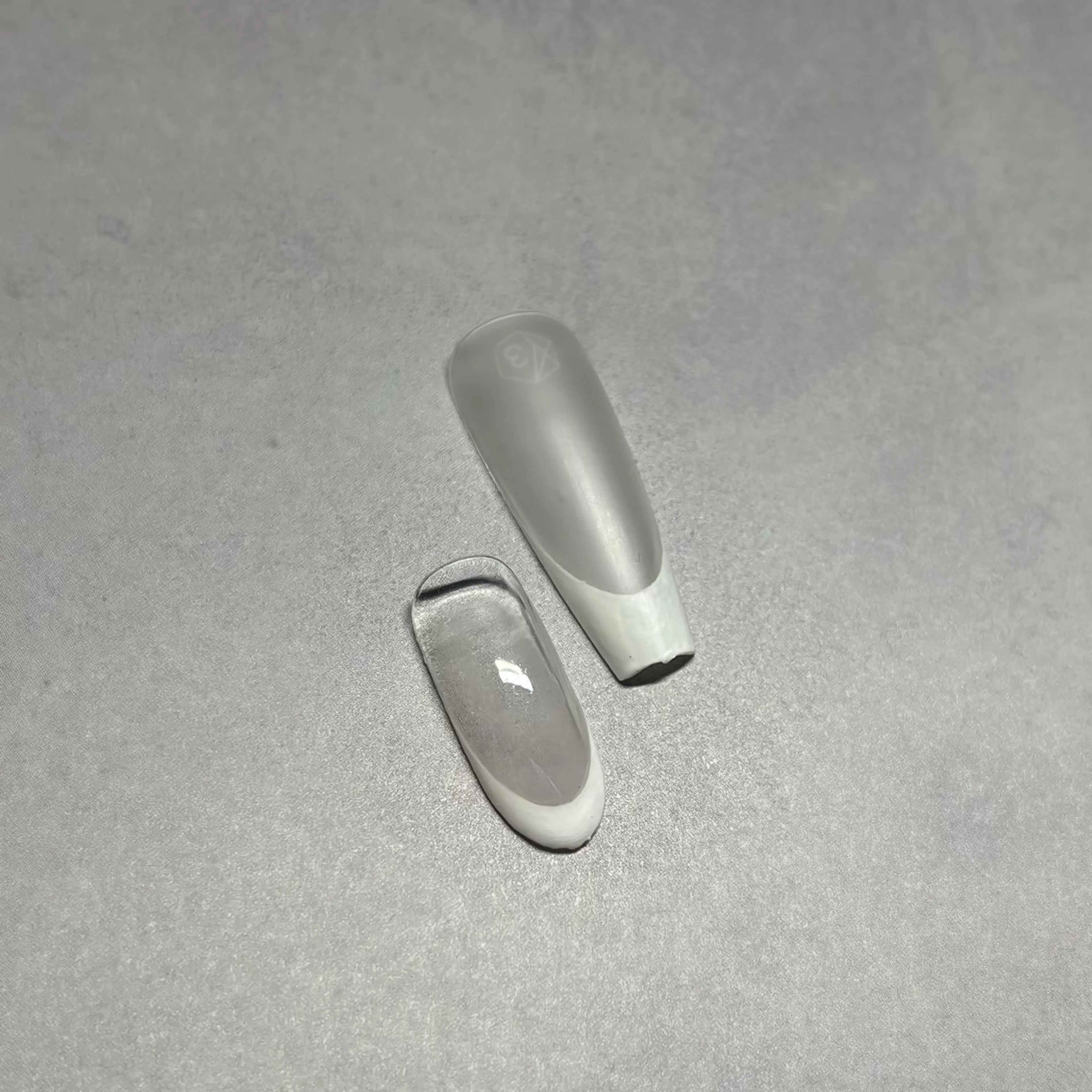 ネイル フレンチネイル ラメ(グリッター) zuki🌔nail ┆堺筋本町・心斎橋のネイルデザイン