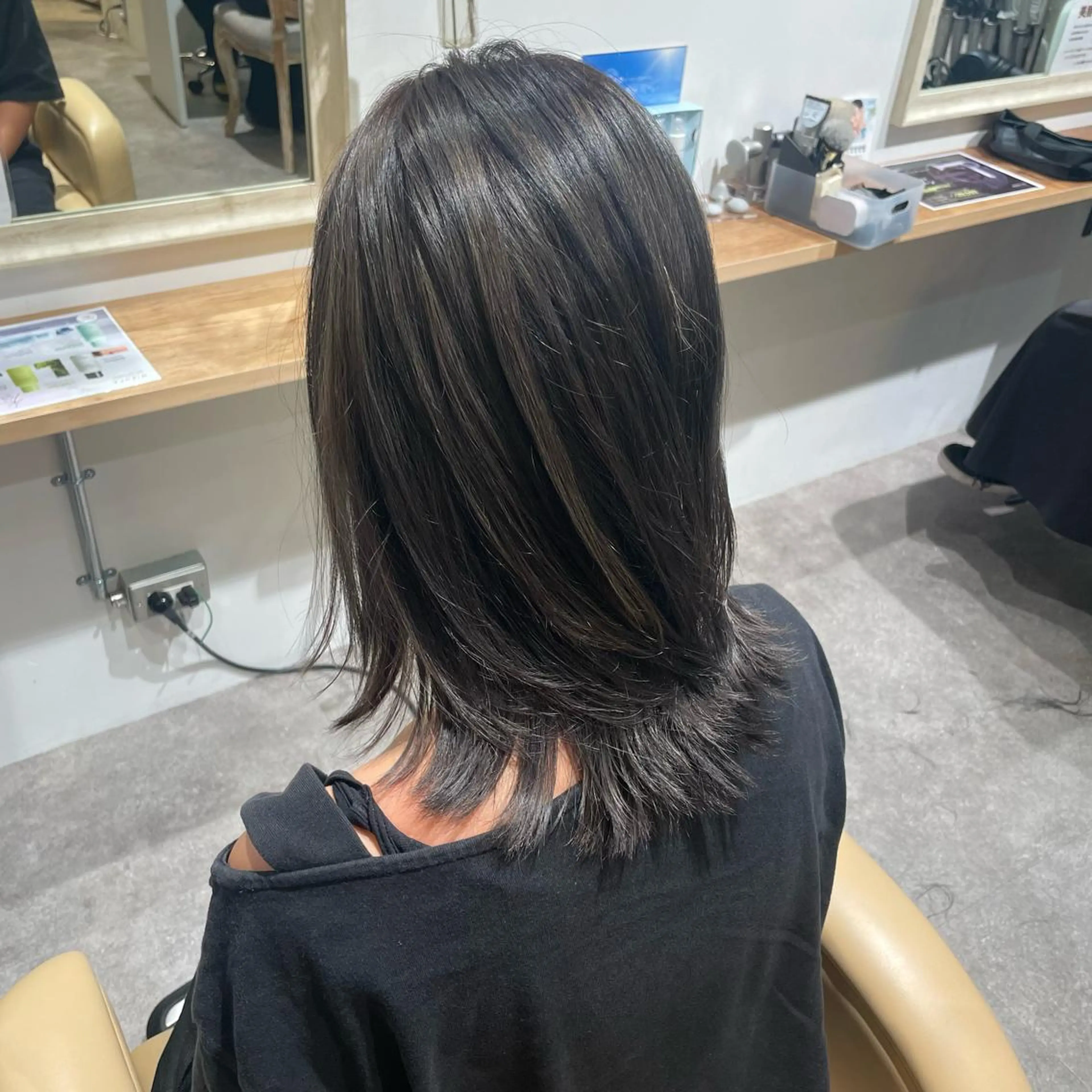 ミディアム カラー メンズ メンズハイライト グレージュ ハイライトカラー ハイライト ヘアカラー ハイトーン🦄ネイル 💞のぶちのネイルデザイン