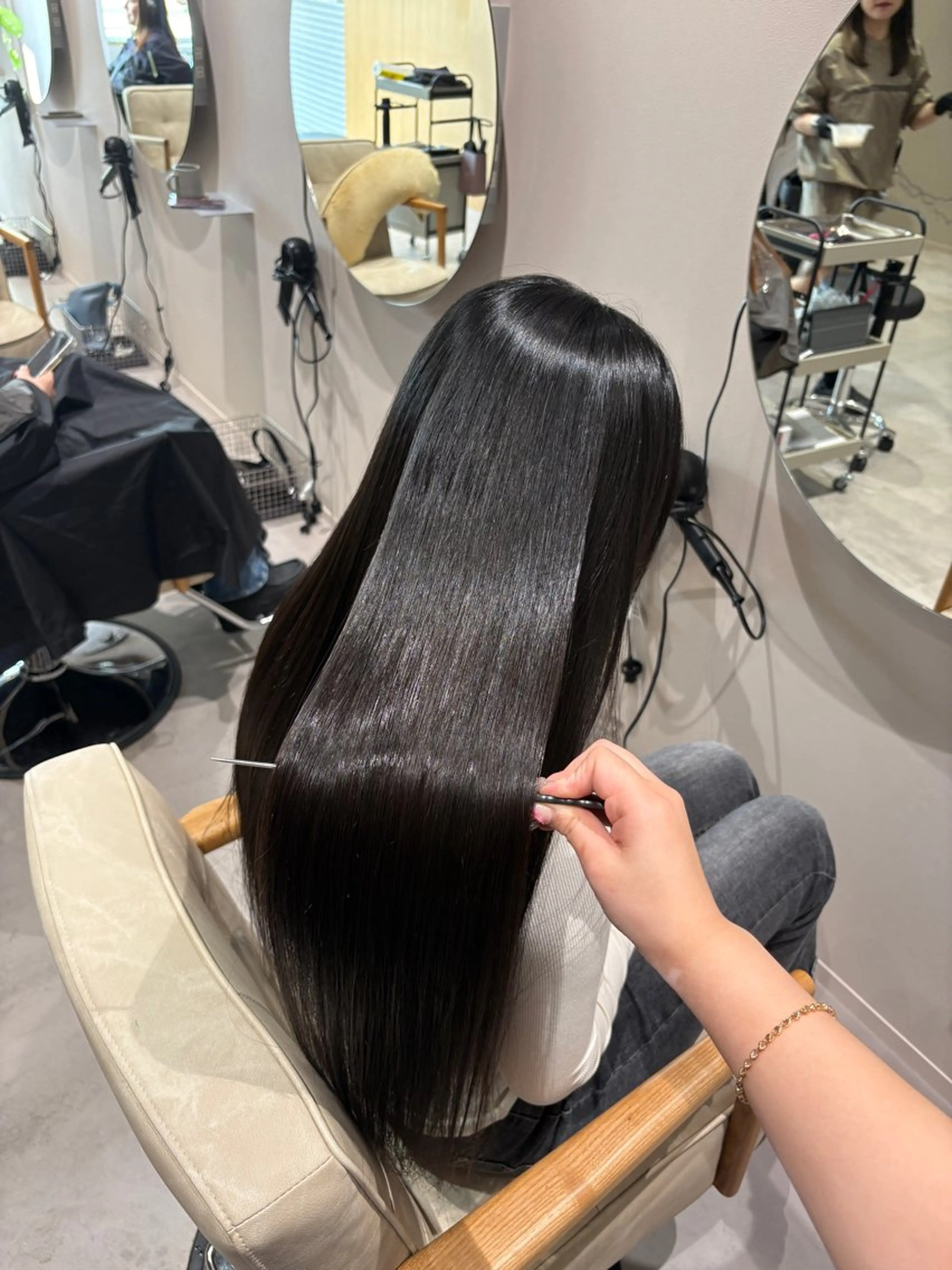 ロング 縮毛矯正 井山 葵のヘアスタイル