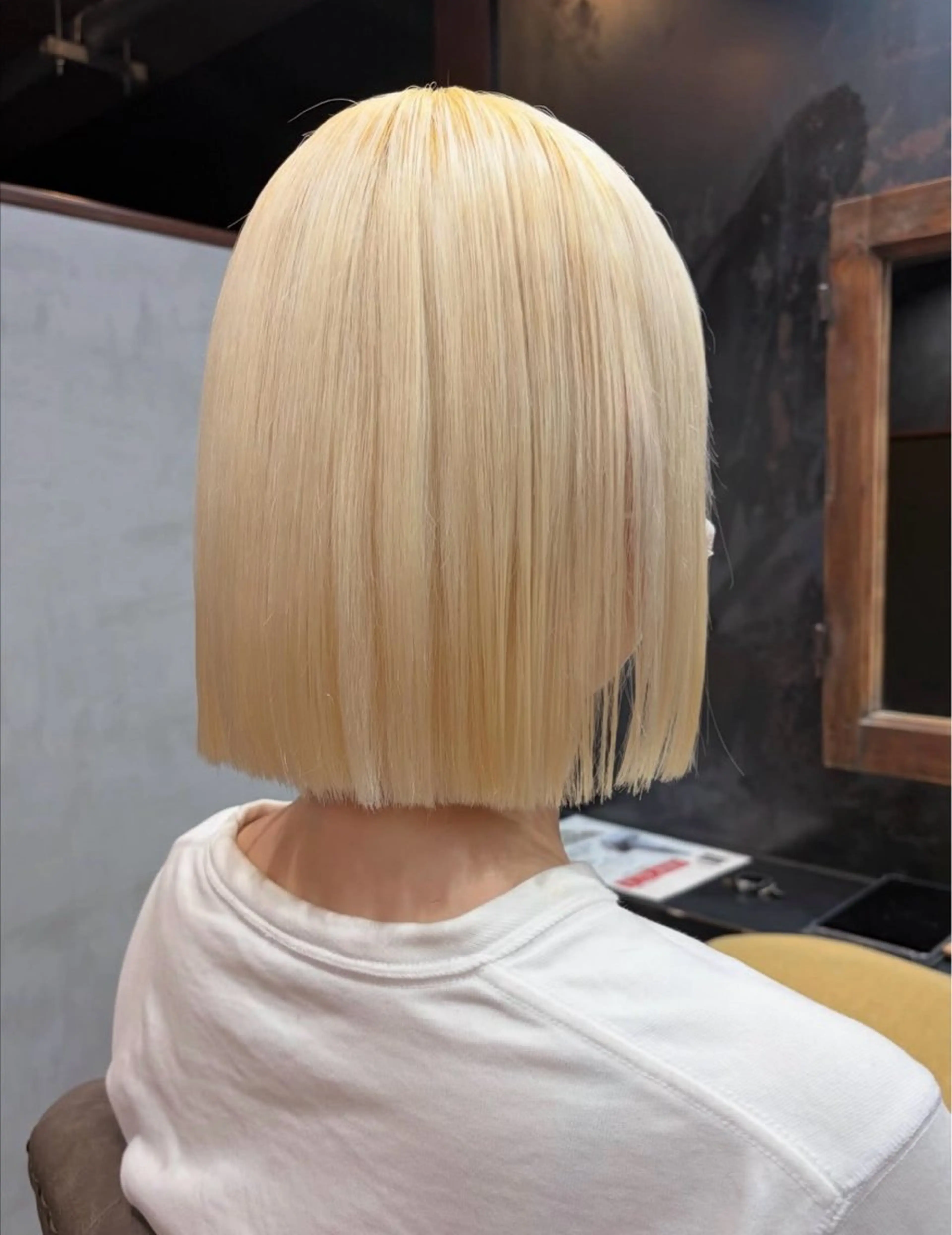 ショート カラー ヘアアレンジ ブリーチ ボブ 烏山 達也のヘアスタイル