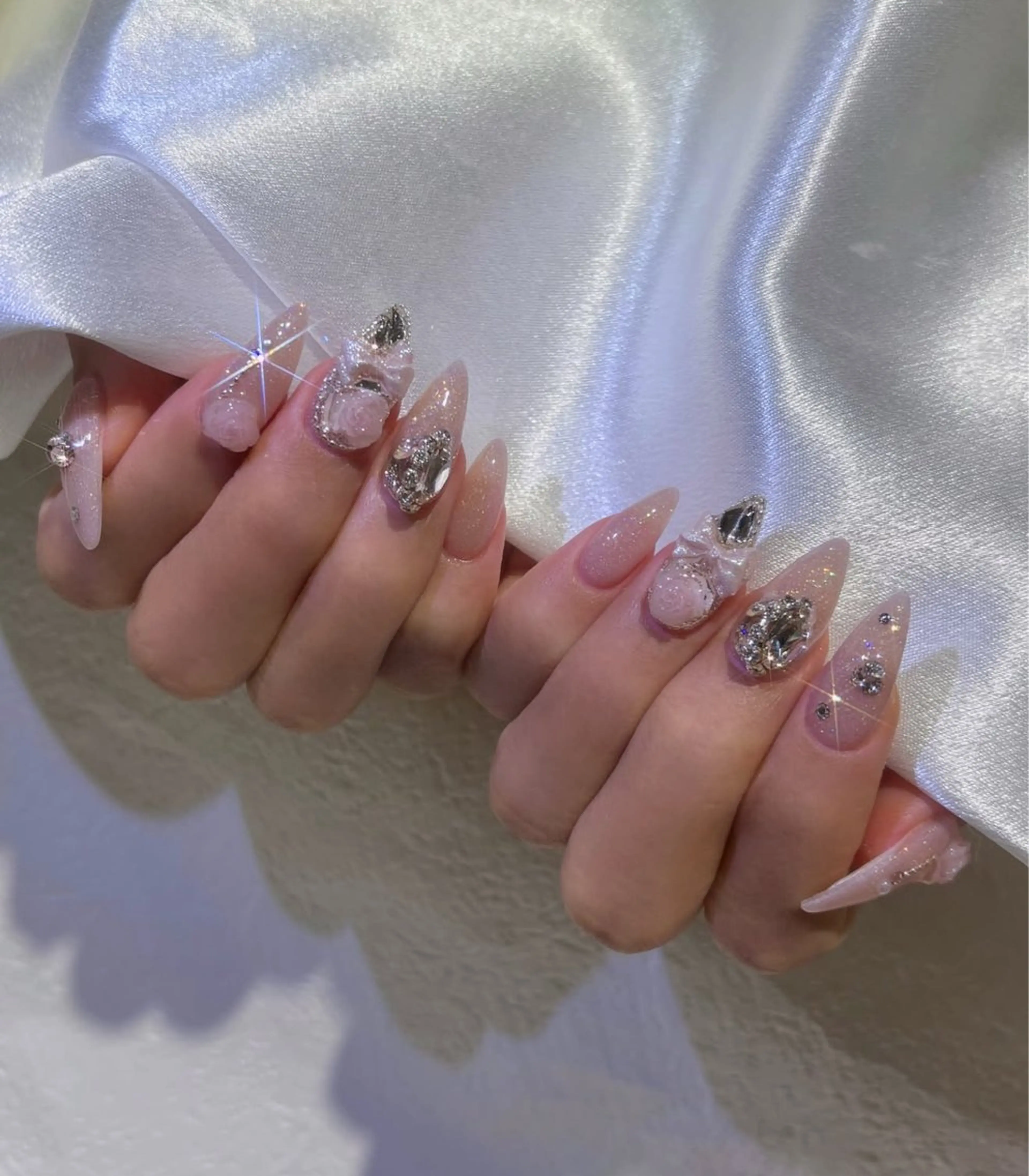 ネイル キラキラネイル マグネットネイル ぷっくりネイル 春ネイル ワンホンネイル ハンドネイル Lyna 池袋のネイルデザイン