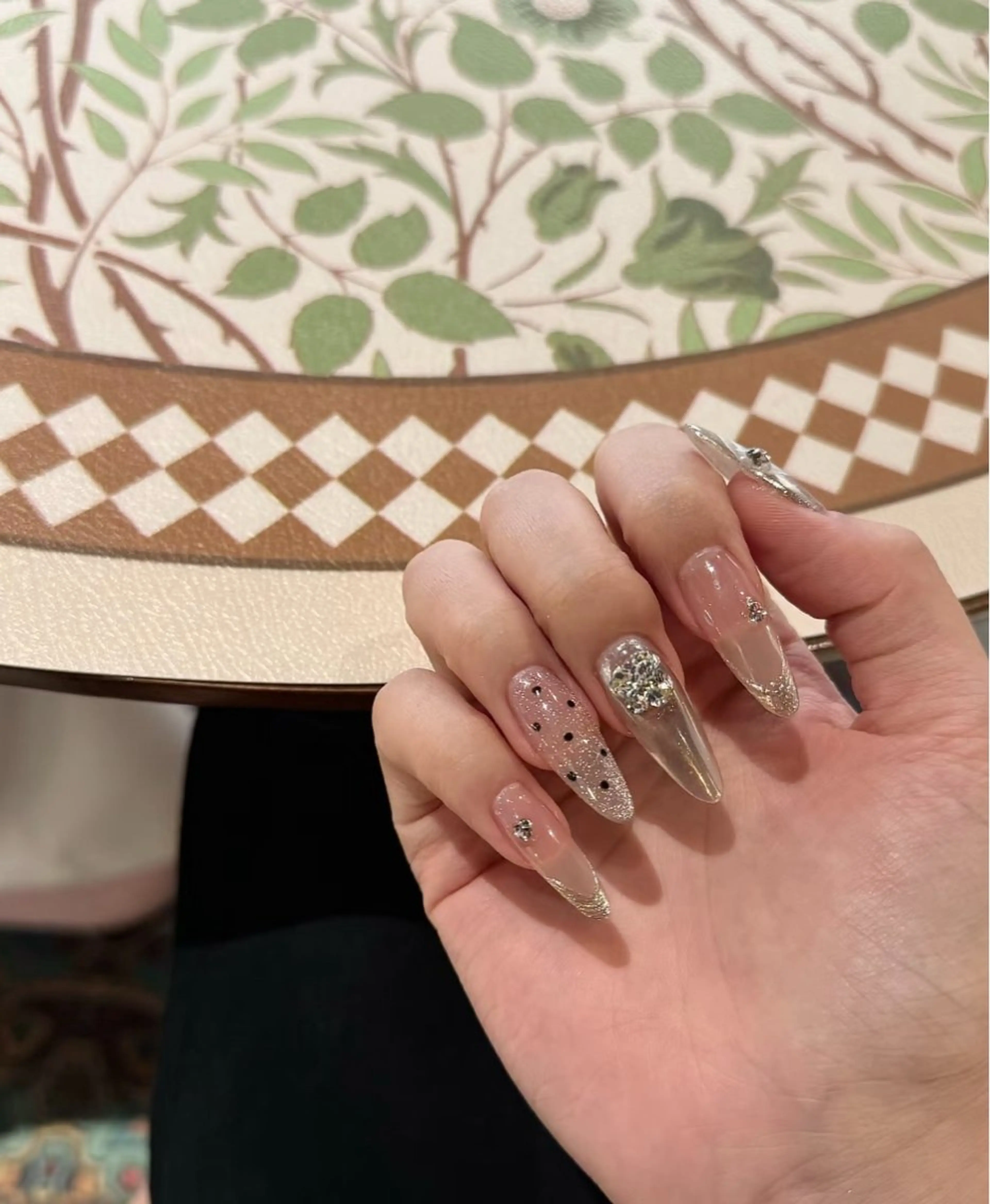 ネイル フレンチネイル グラデーション キラキラネイル 韓国ネイル マグネットネイル ハンドネイル 🎀🎀YooLi Nail Salonのネイルデザイン