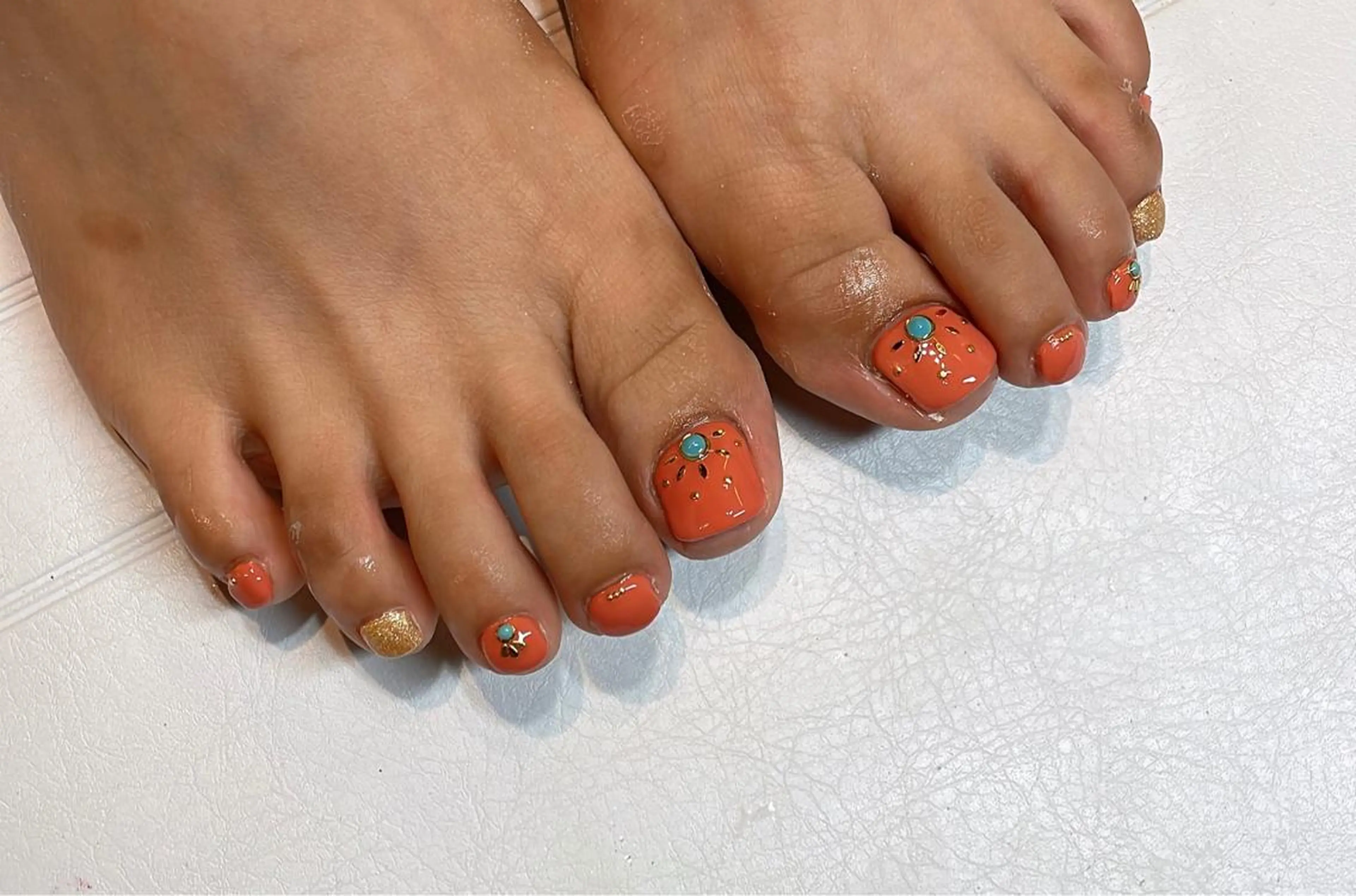 ネイル フットネイル VIERU 🌈🎀💖のネイルデザイン