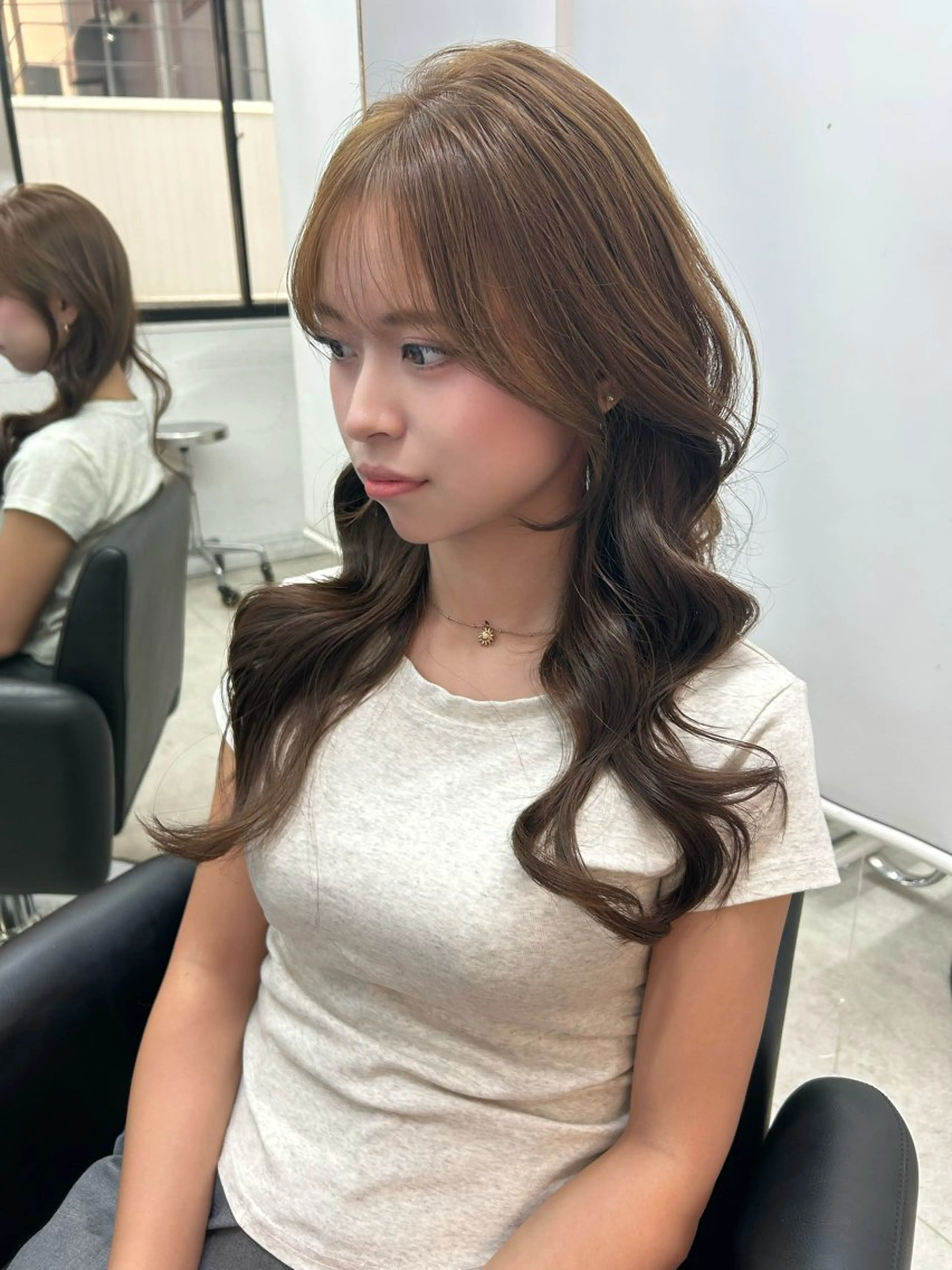 ロング カラー ベージュカラー 黒髪 ブリーチ ブルーカラー ブルーブラック 梅田l大人韓国ヘア レイヤー×艶カラーのヘアスタイル