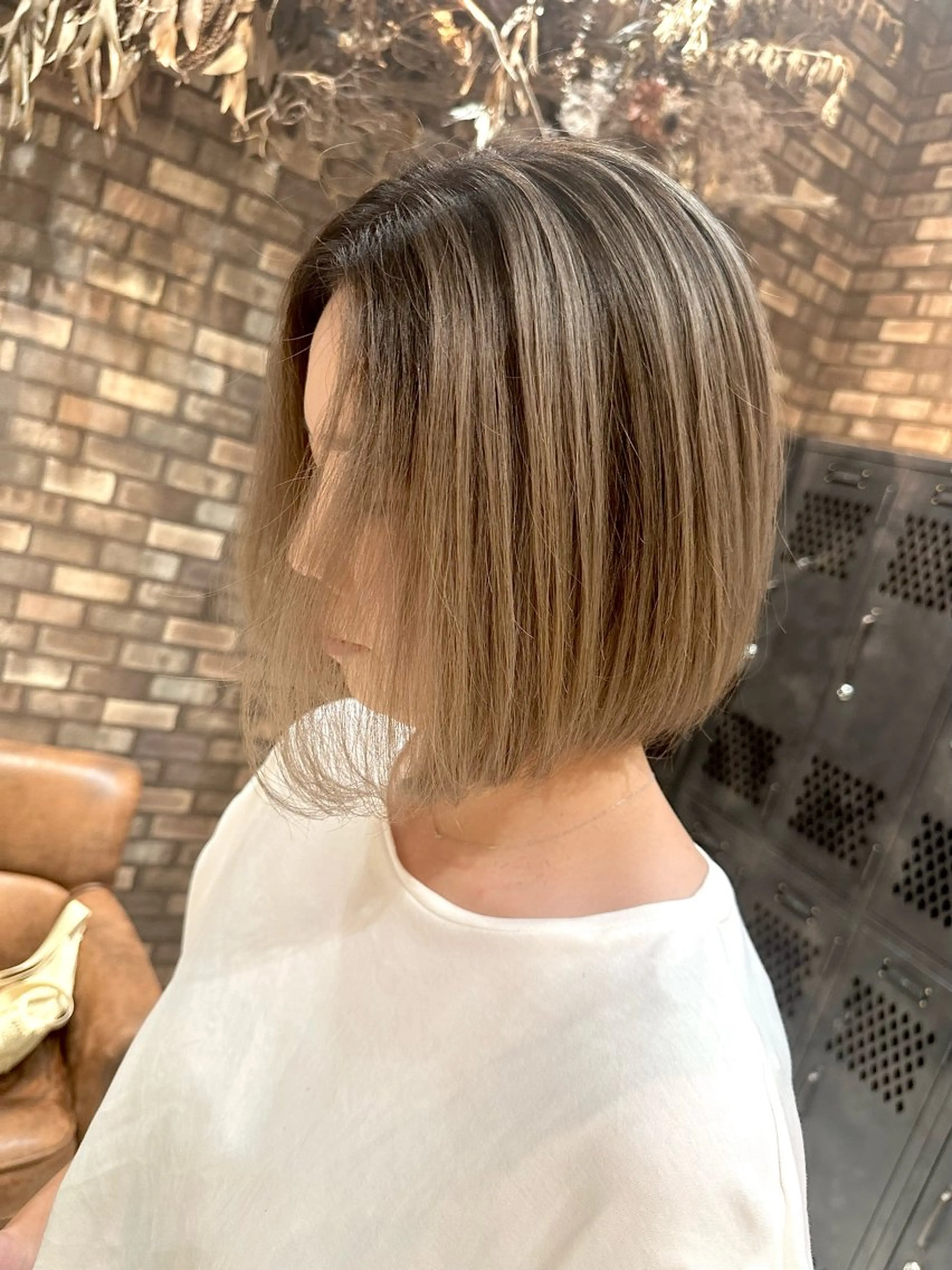 ミディアム レイヤーカット ヘアカラー 🔷ブリーチバレイヤ ージュ🔷飯野達也のヘアスタイル