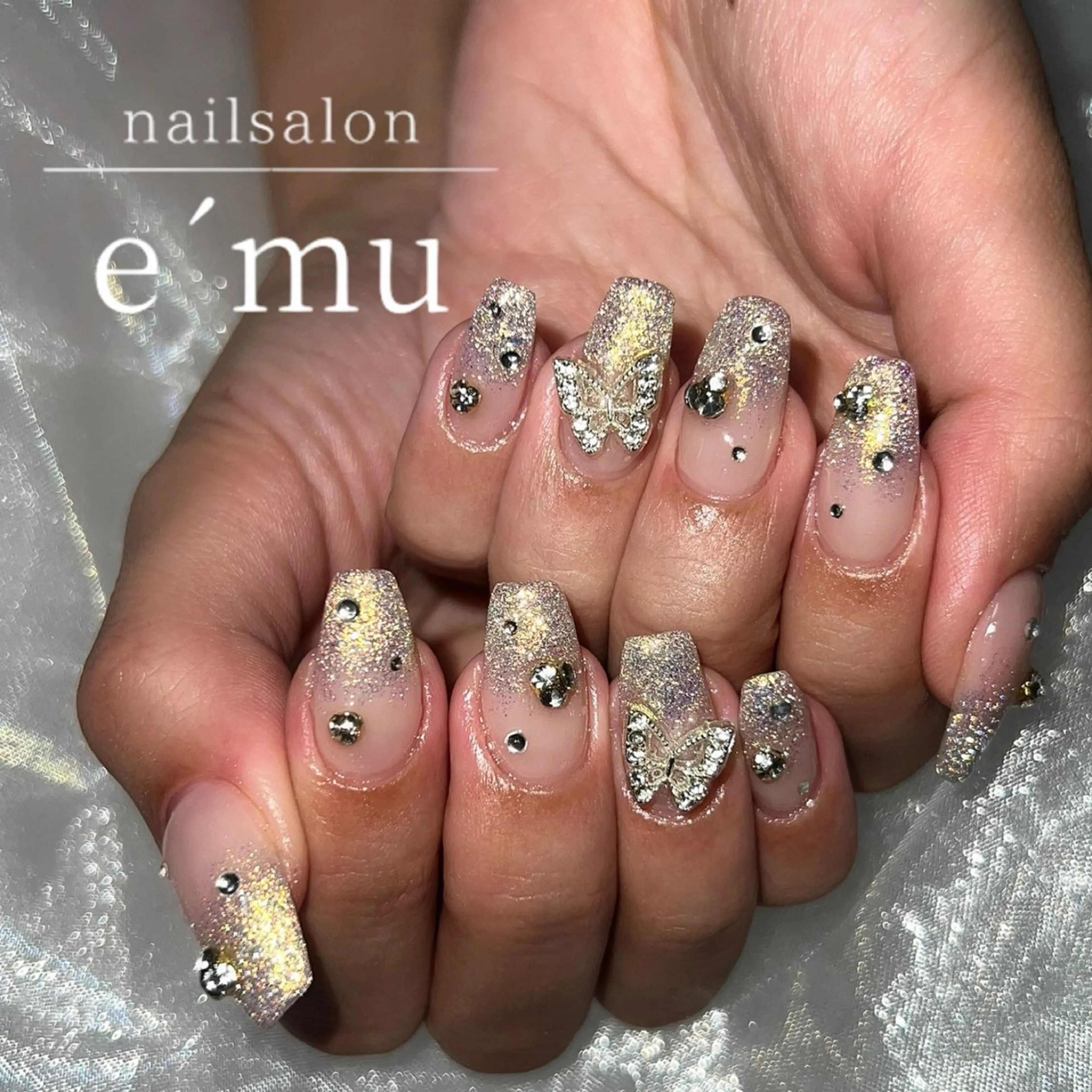ネイル オーロラネイル フラッシュネイル ハンドネイル nailsalon e´muのネイルデザイン