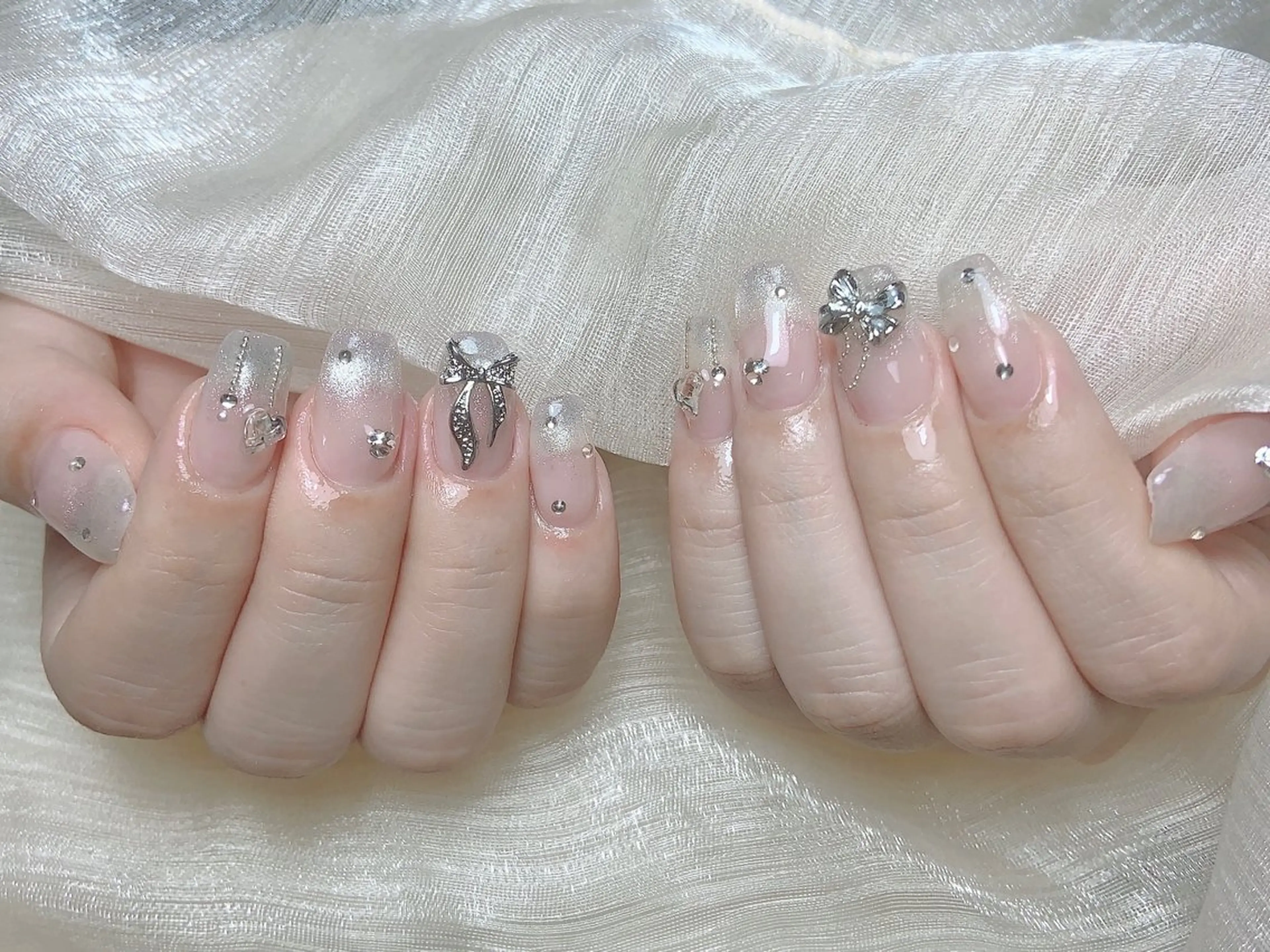 ネイル オーロラネイル チークネイル フレンチネイル ジェルネイル ガラスフレンチ ハンドネイル Nail Jolieのネイルデザイン