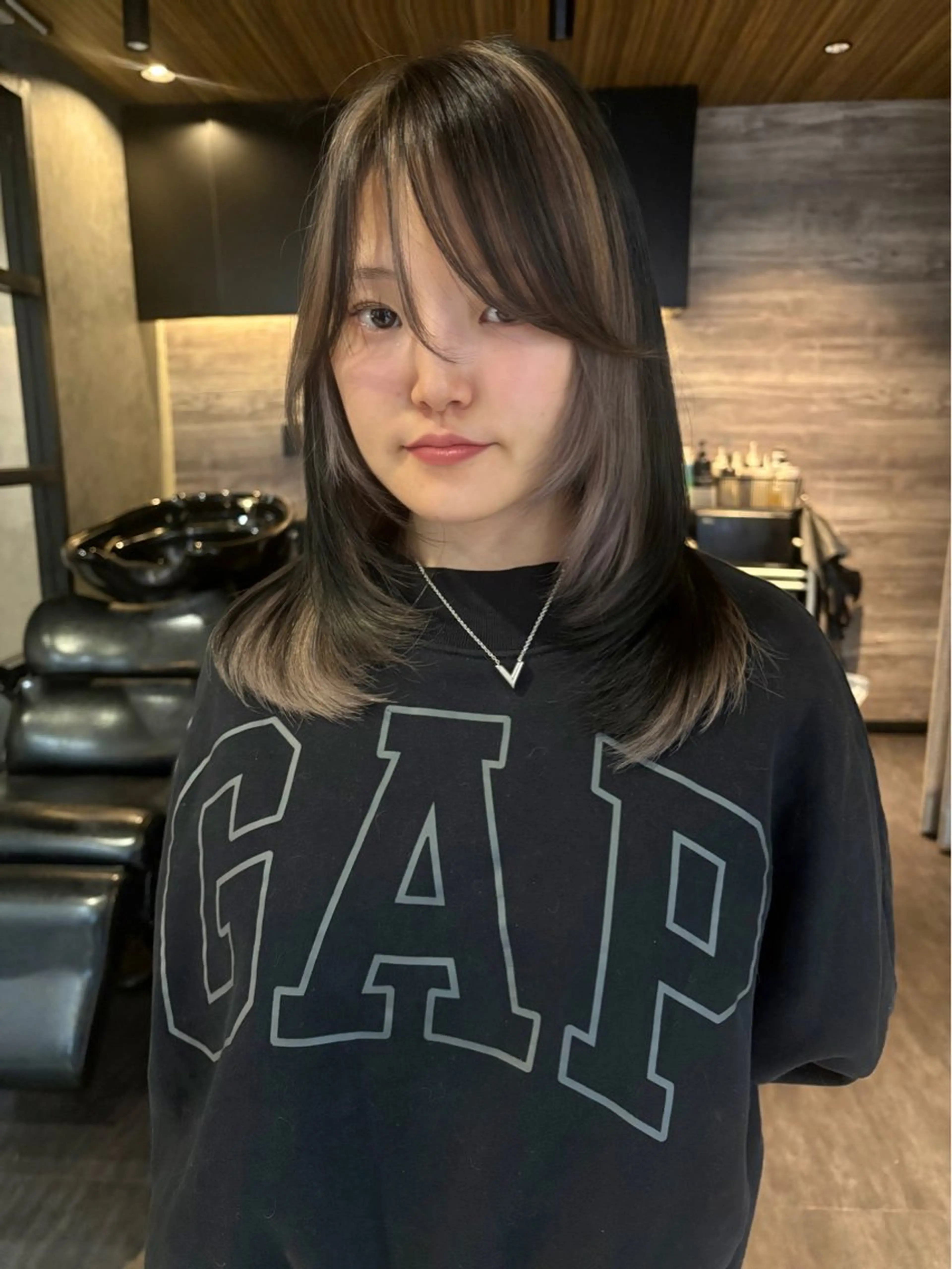 ミディアム レイヤーカット/韓国 /艶髪/ダブルカラーのヘアスタイル