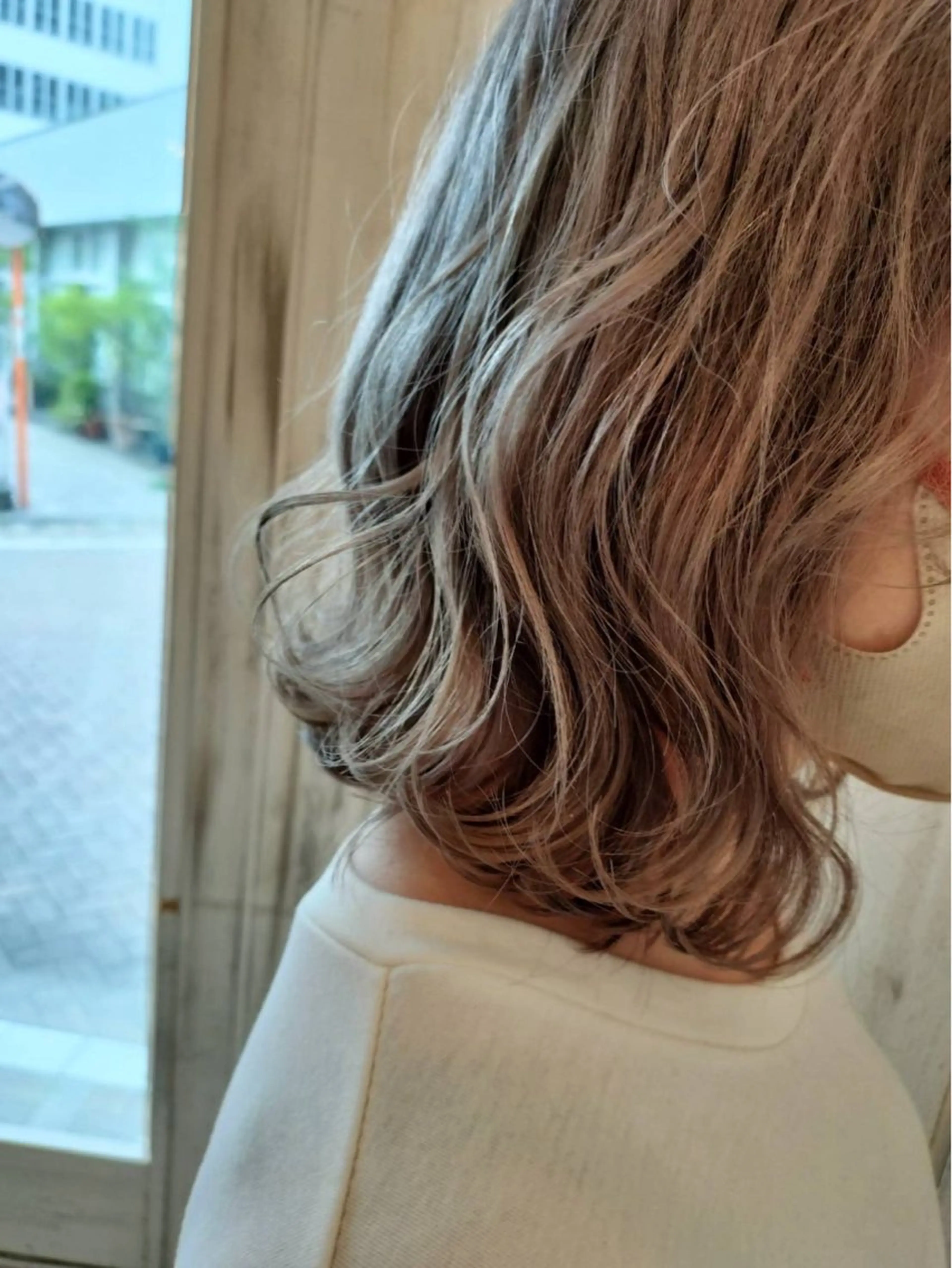 ミディアム 鶴谷 麻衣のヘアスタイル