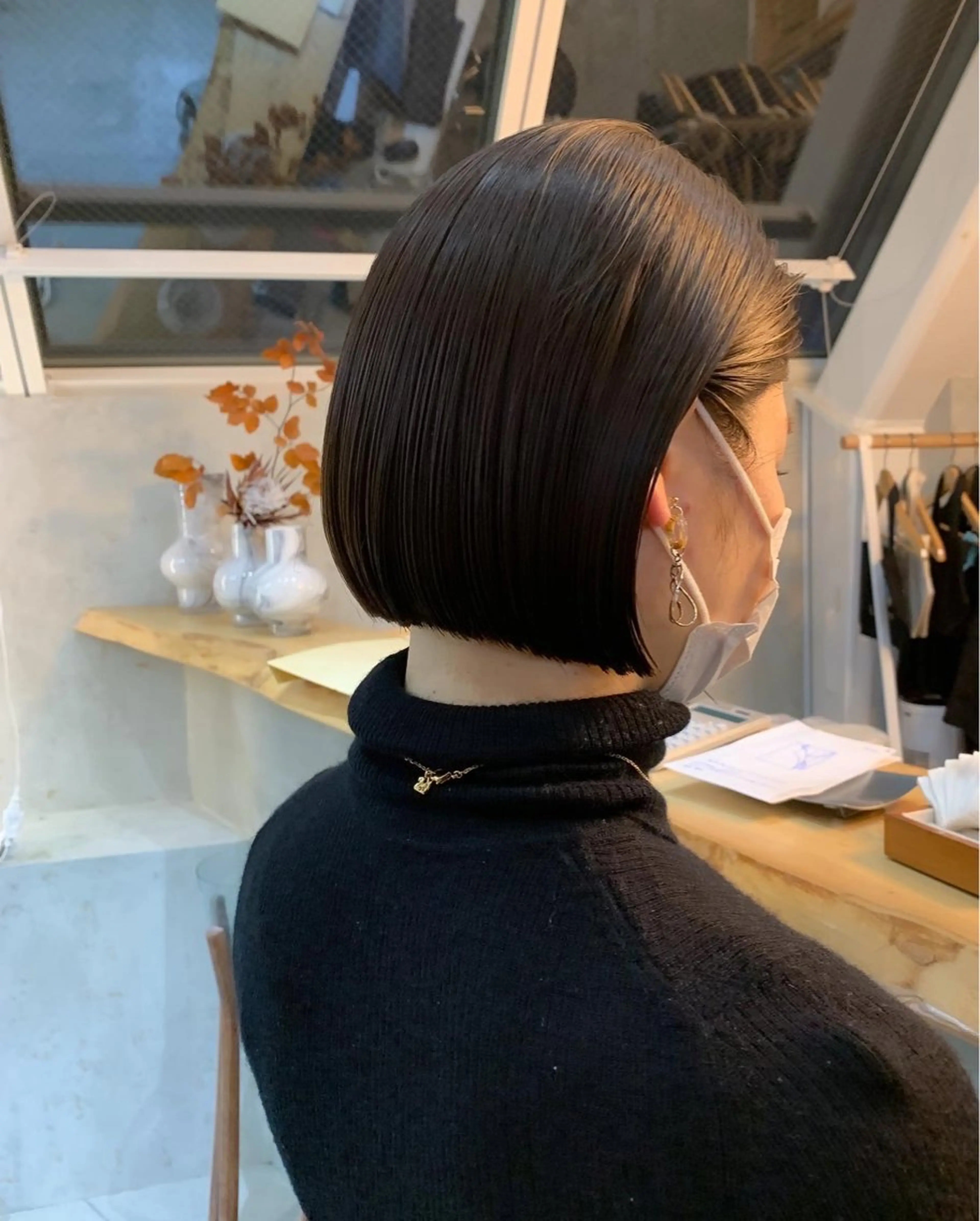 ショート カラー 切りっぱなしボブ 前下がりボブ ショートボブ ボブ 顔周りカット カット ヘアカラー 縮毛矯正 トリートメント 伊 杏のヘアスタイル