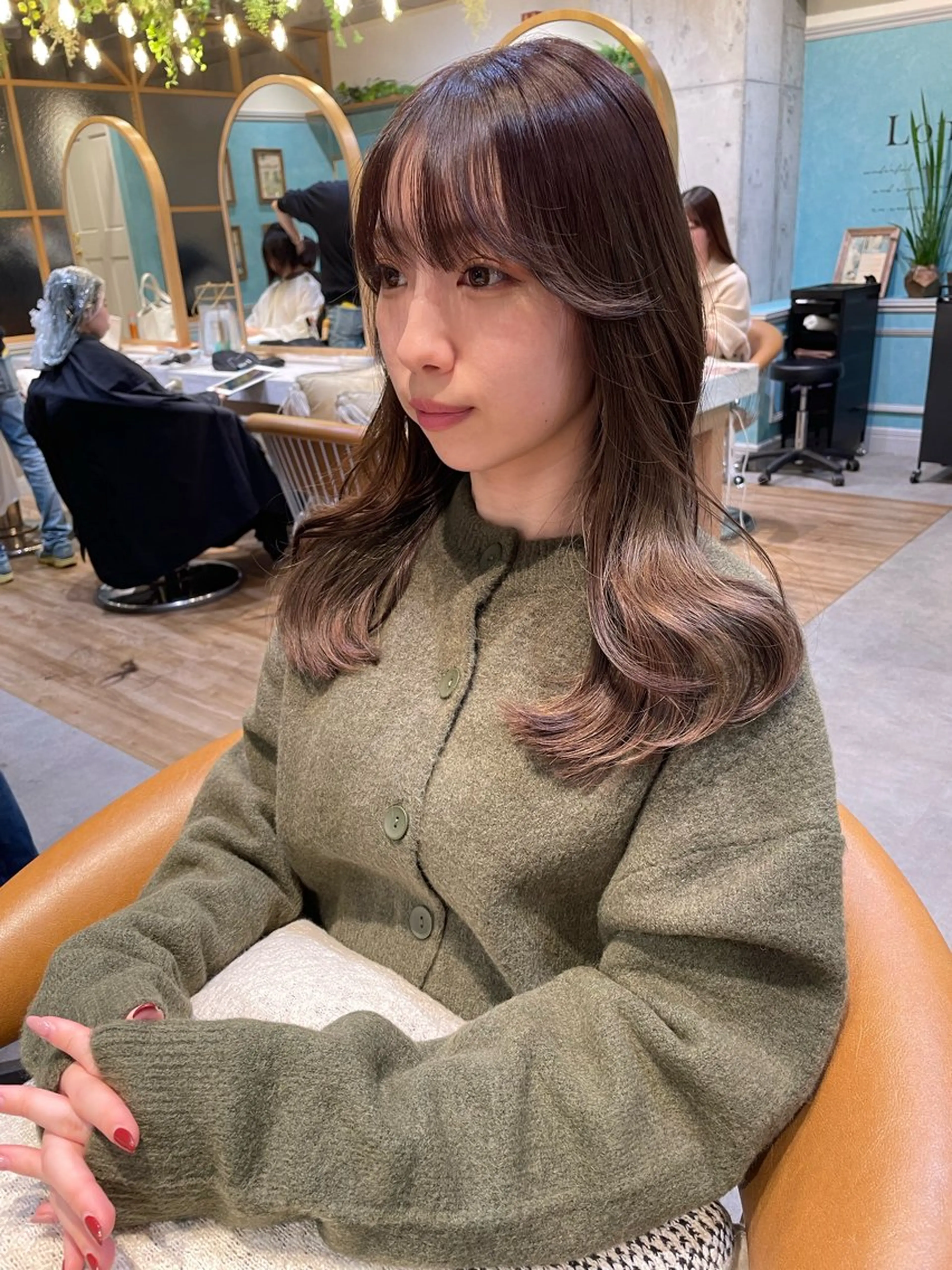 セミロング カット ヘアカラー トリートメント 山本翔一郎 韓国顔周りレイヤーのヘアスタイル