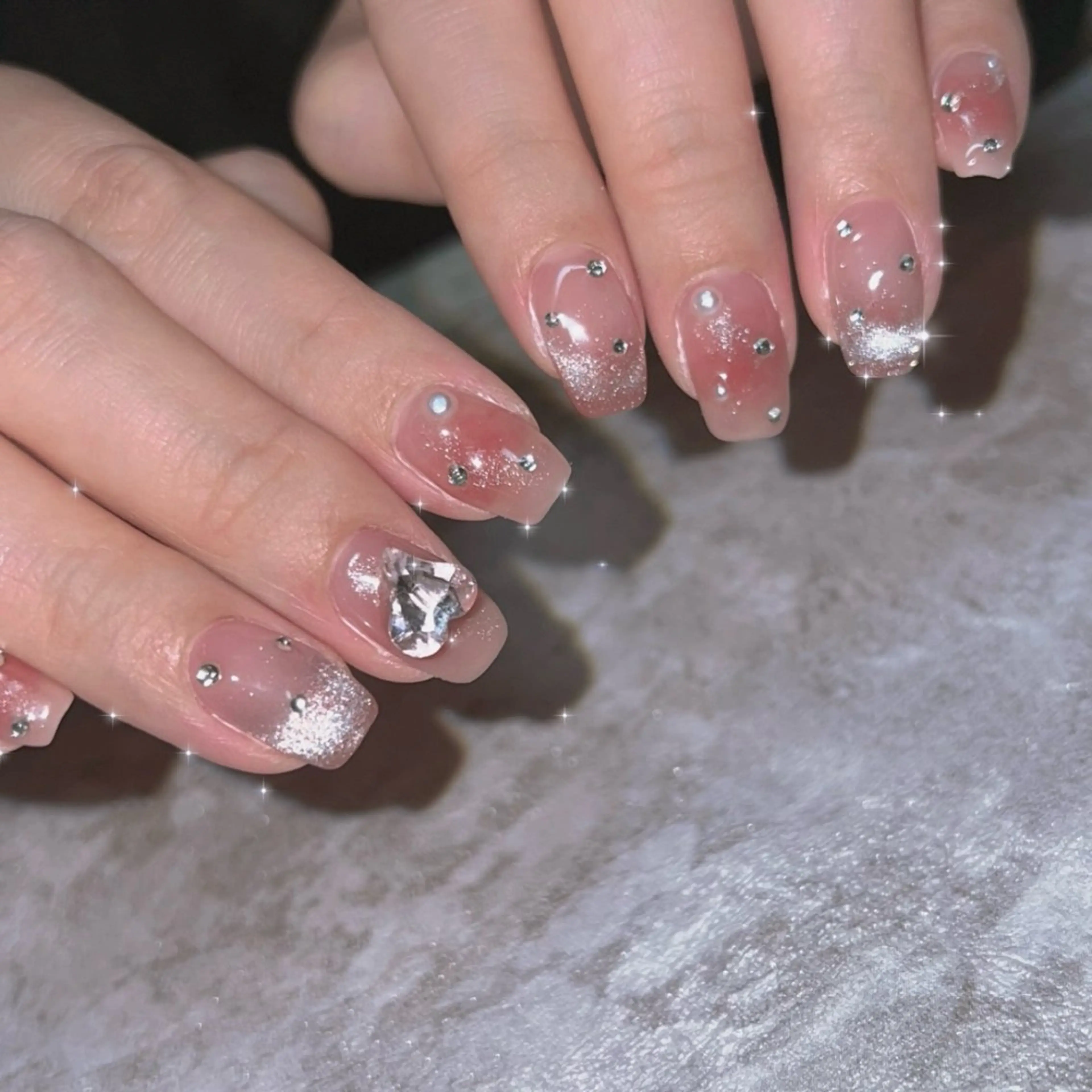 ネイル Shhh ...のネイルデザイン