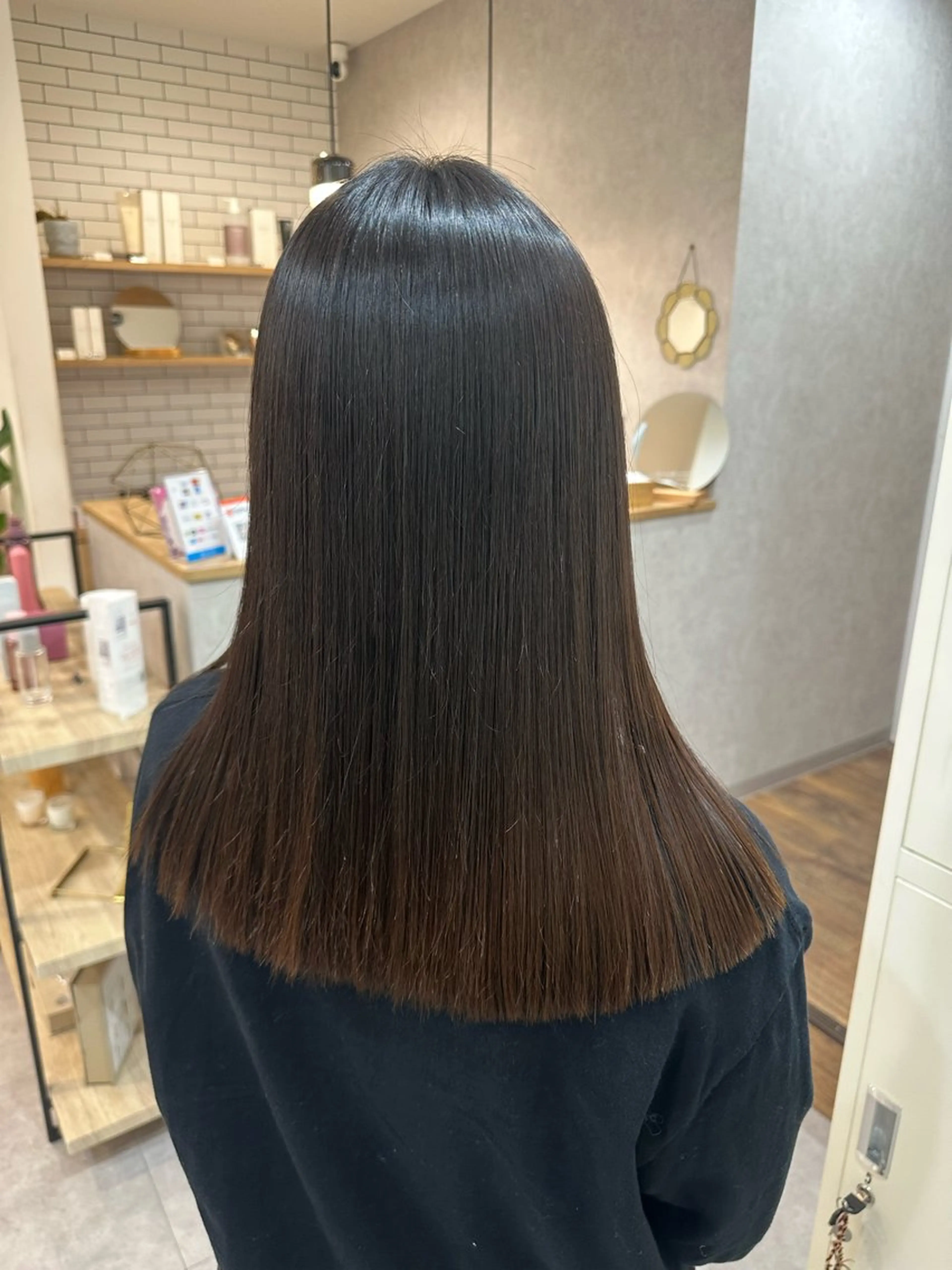 セミロング カット 縮毛矯正 🫧MANA レイヤーカット🌙のヘアスタイル