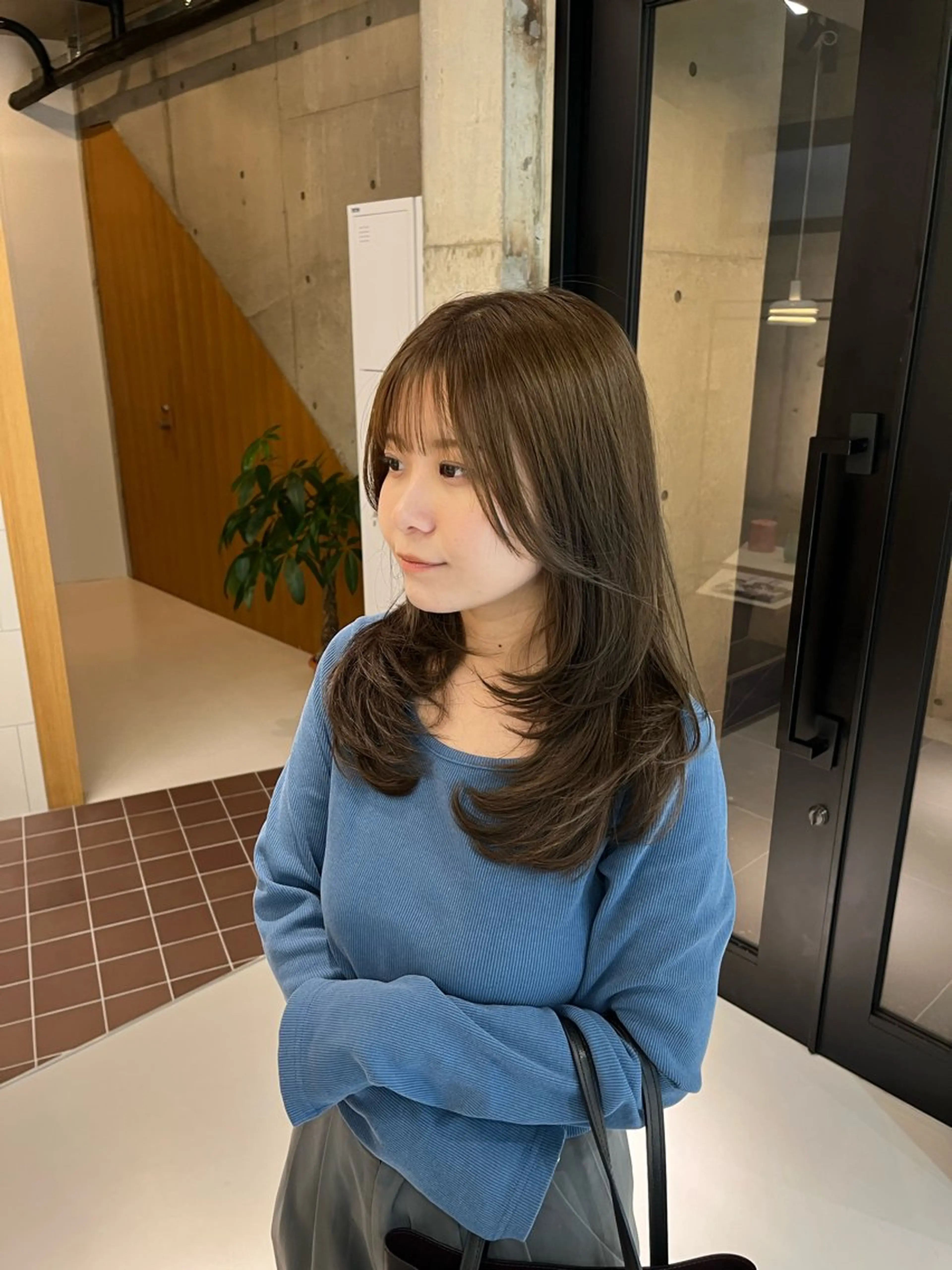 ミディアム カラー ブルーカラー ブルージュ レイヤーカット カット ヘアカラー トリートメント 髪質改善／レイヤー／ 🐈Yokotaのヘアスタイル