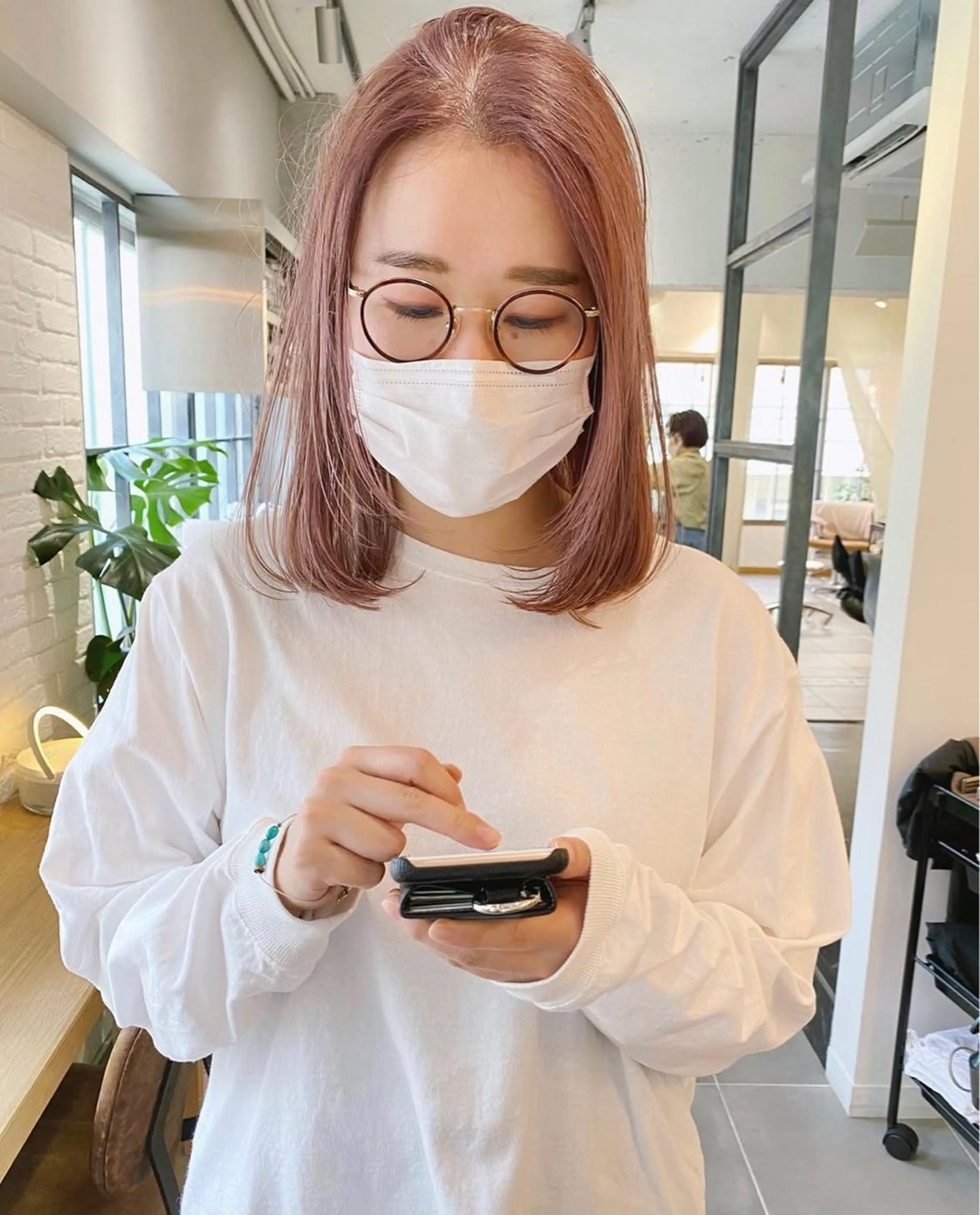 セミロング カラー ベージュカラー ブリーチ 透明感カラー ダブルカラー ピンクカラー ヘアカラー 高発色ブリーチ/ ハイレイヤー🪽aiのヘアスタイル