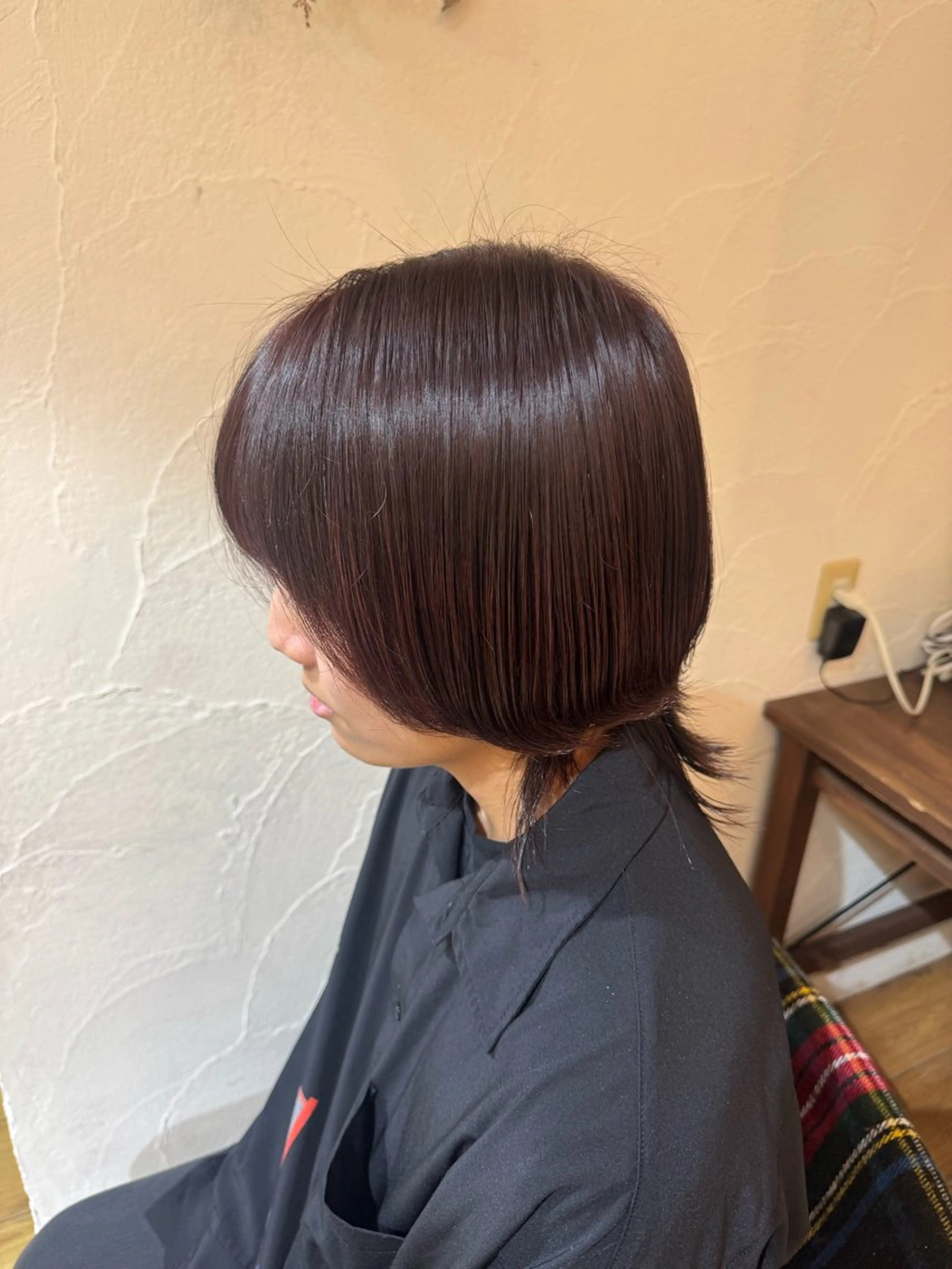 ミディアム カラー 浦野 妃菜のヘアスタイル
