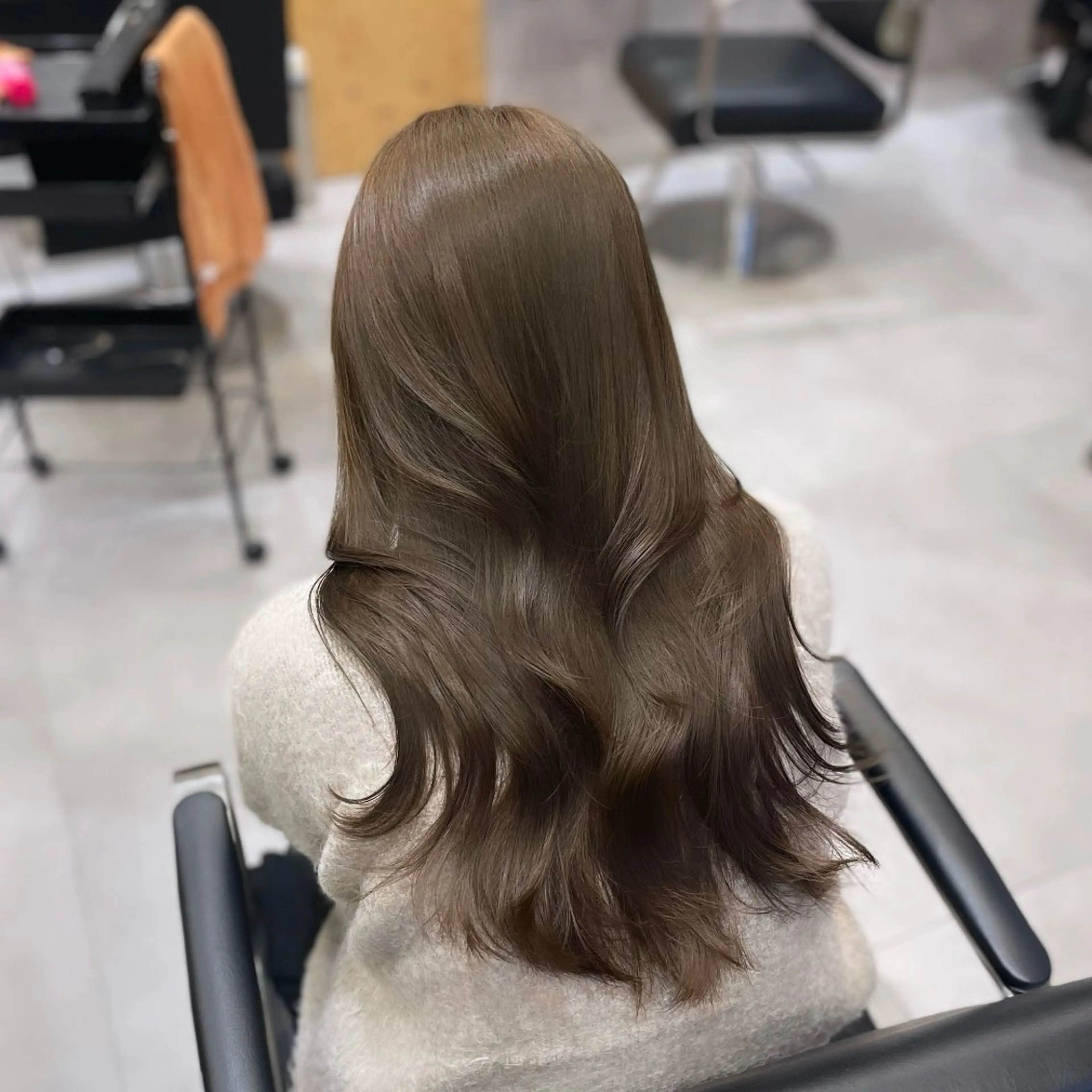 ロング カラー ベージュカラー ブリーチ 透明感カラー ミルクティーベージュ ブリーチなしカラー カット ヘアカラー Rui/透明感カラー 暖色/レイヤーカットのヘアスタイル