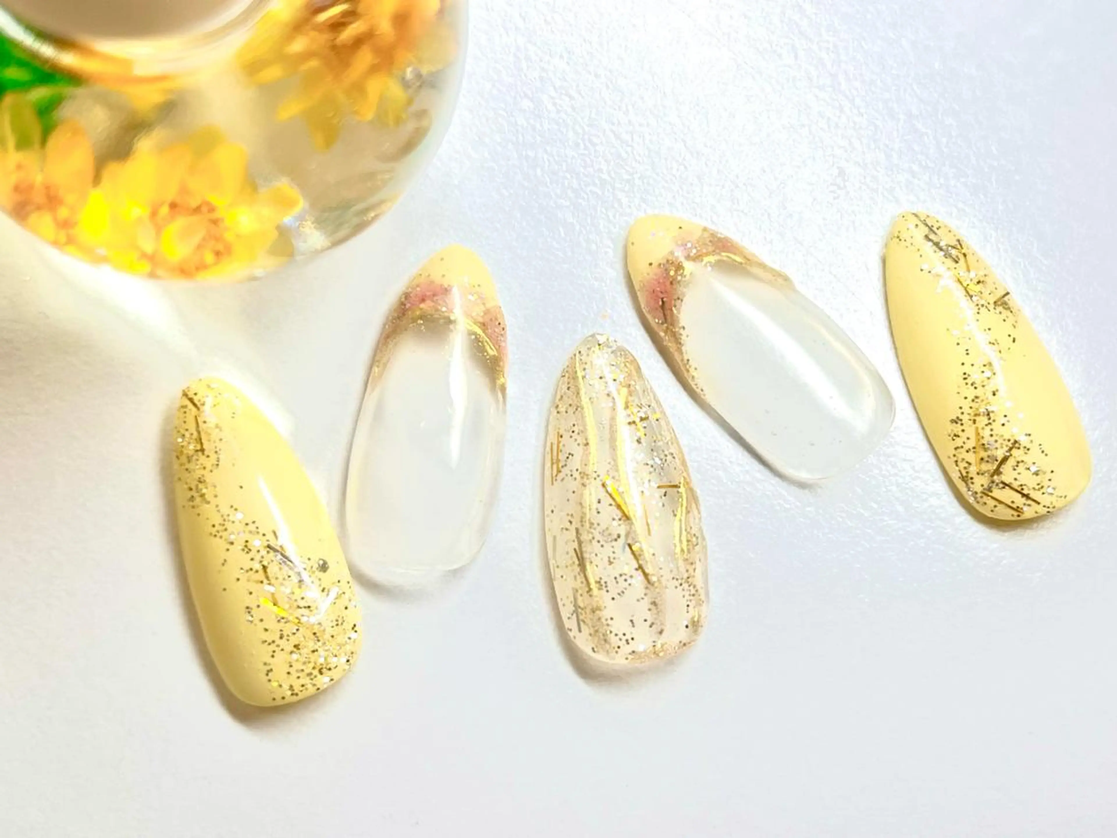 ミディアム ネイル イエローカラー フレンチネイル 黄色 RIONnail Yurikaのネイルデザイン