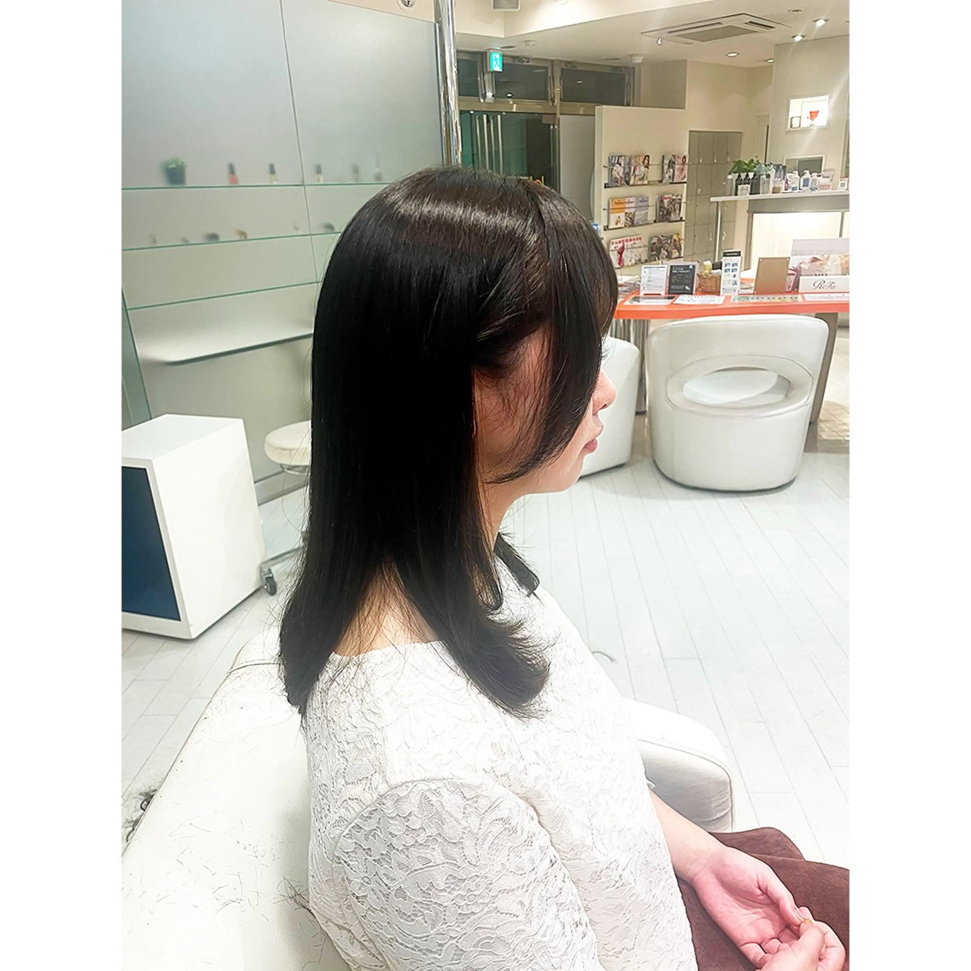 ミディアム 前さこ 結衣のヘアスタイル
