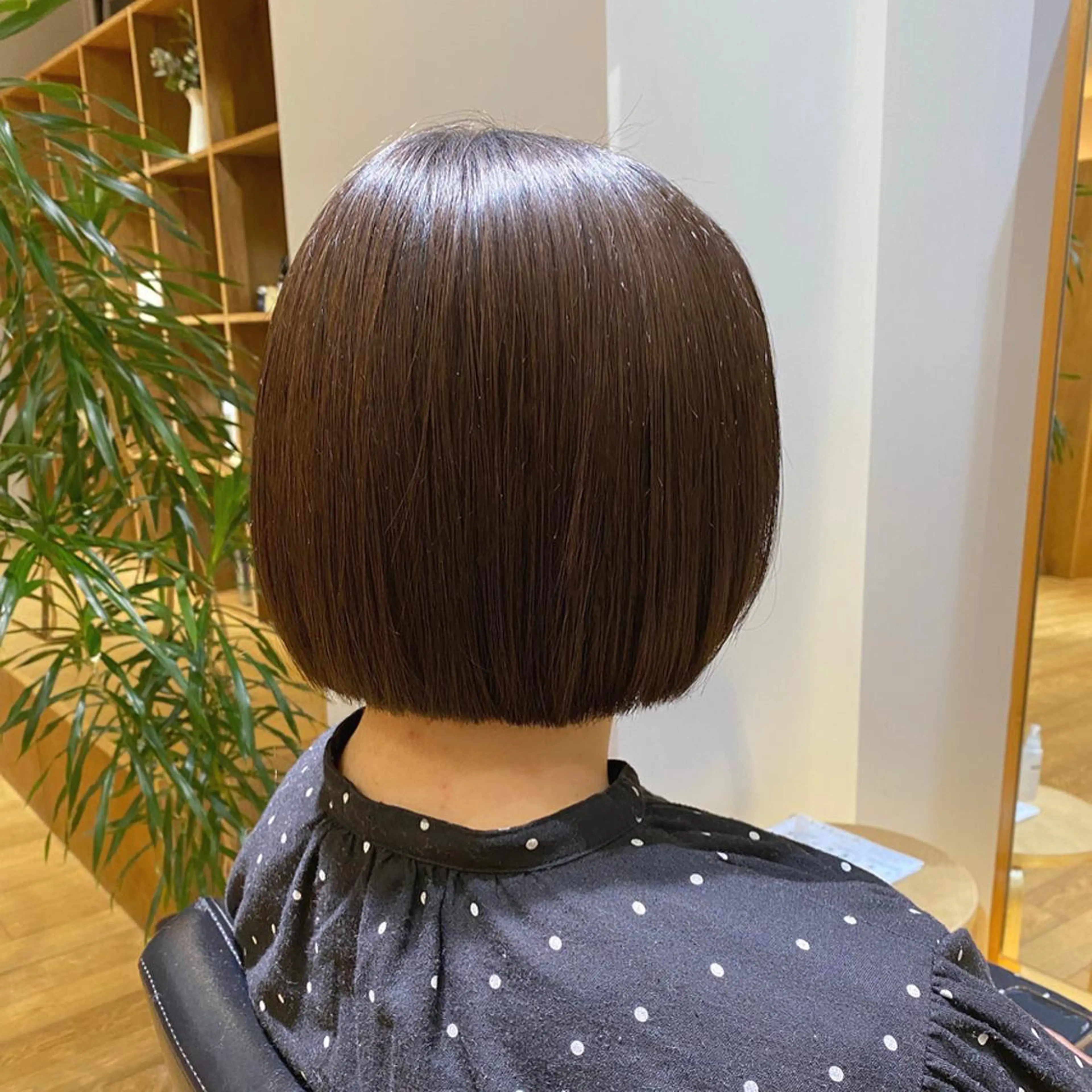 ショート ボブ カット トリートメント 大人可愛い♡コテ巻き パーマ🌼杉田 萌恵のヘアスタイル