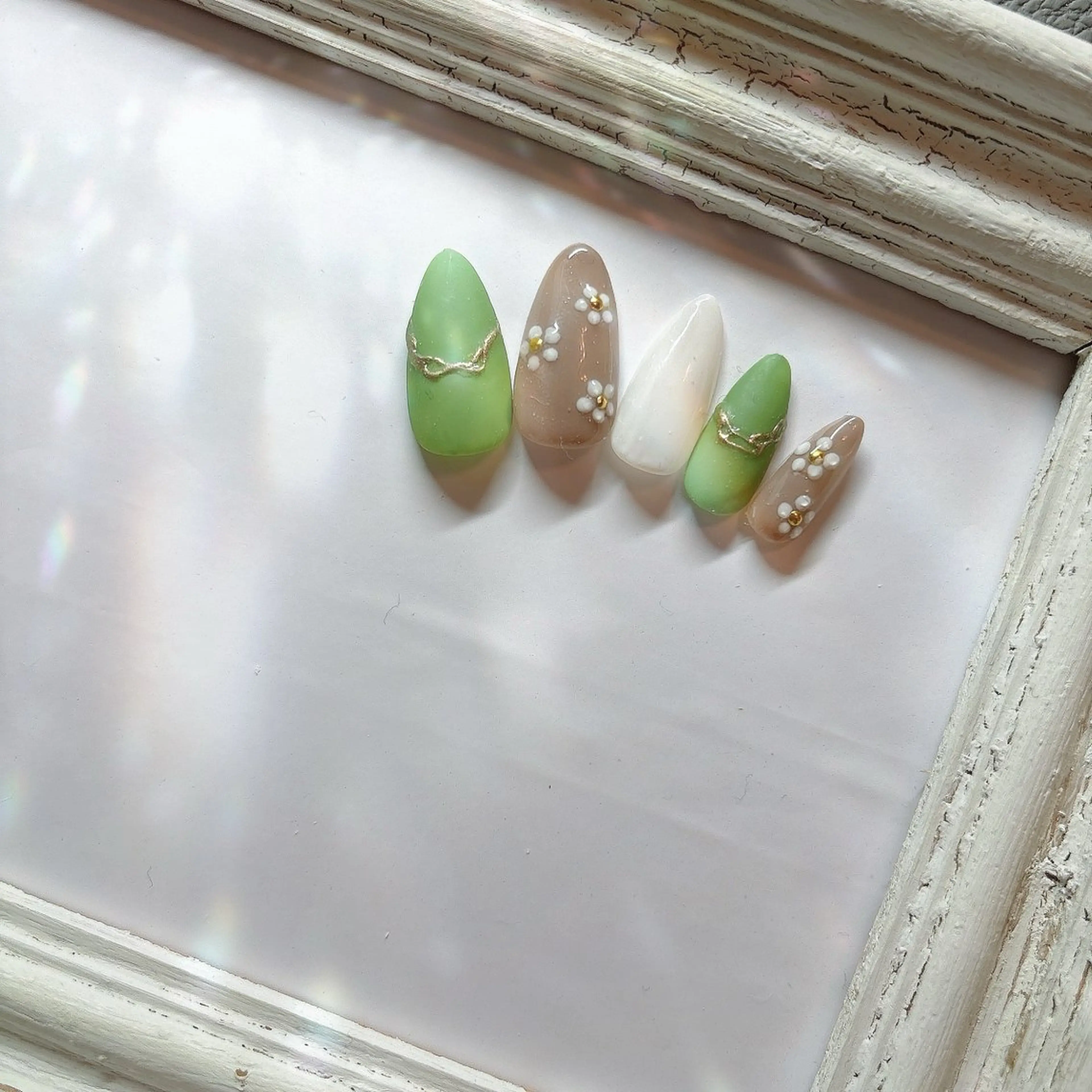 ネイル フラワーネイル グリーン ミラーネイル 春ネイル ハンドネイル Nailshop Mimiのネイルデザイン