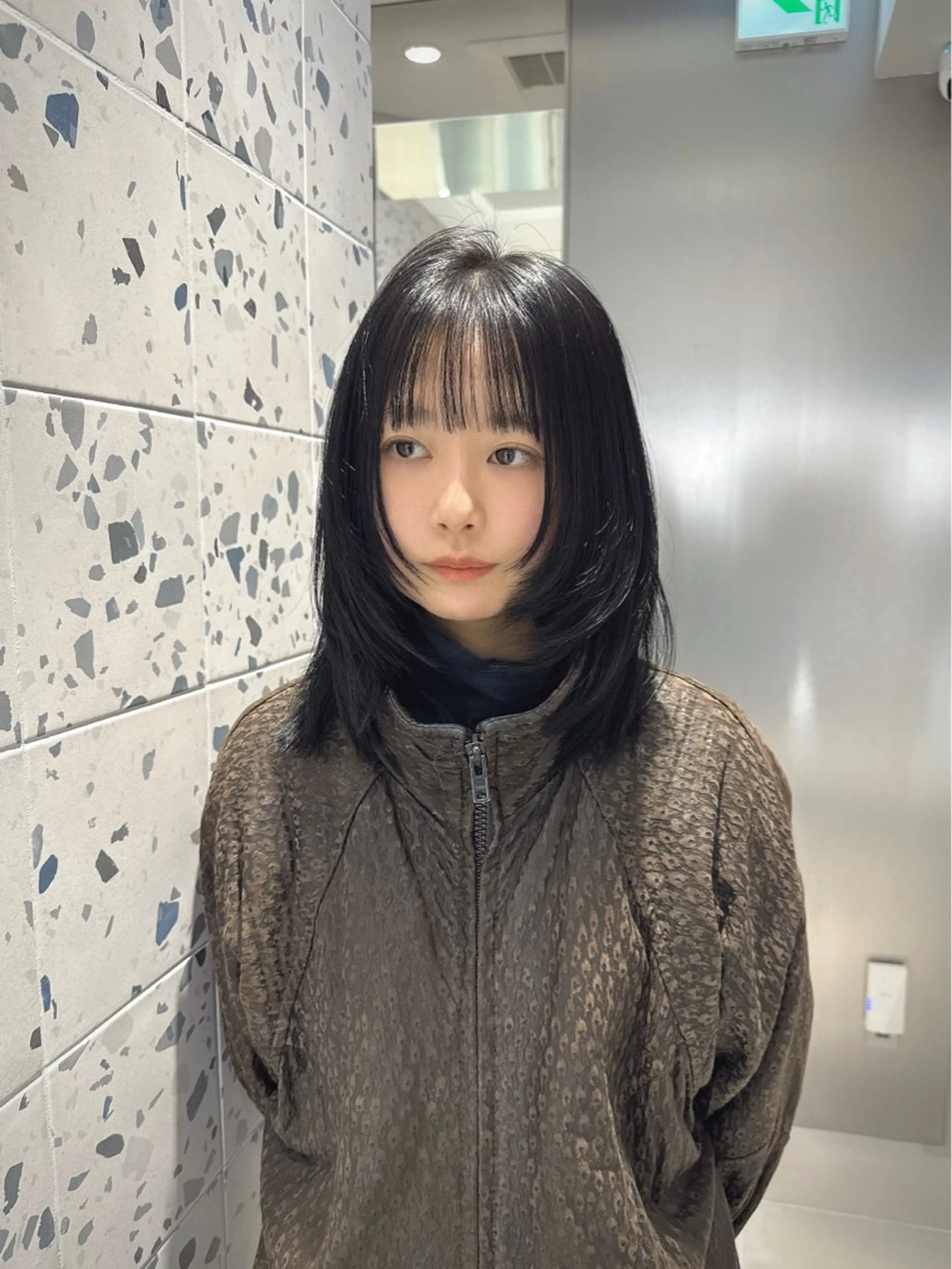 ミディアム カラー 黒髪 ブルーカラー ブルーブラック 髪質改善 カット ヘアカラー トリートメント 矢野 晃平のヘアスタイル