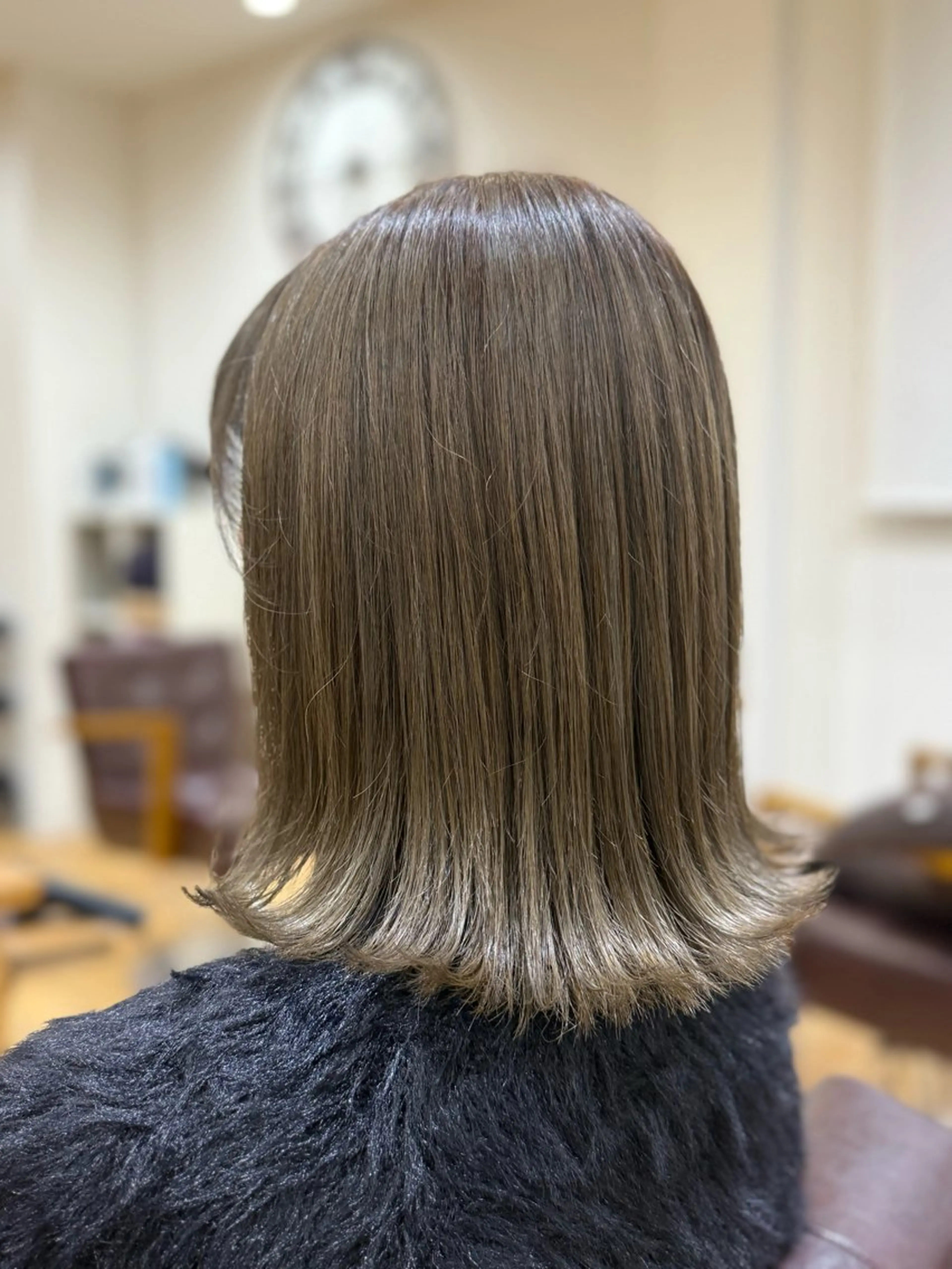 ミディアム カット ヘアカラー トリートメント YASUHIRO グレージュ/メンズのヘアスタイル