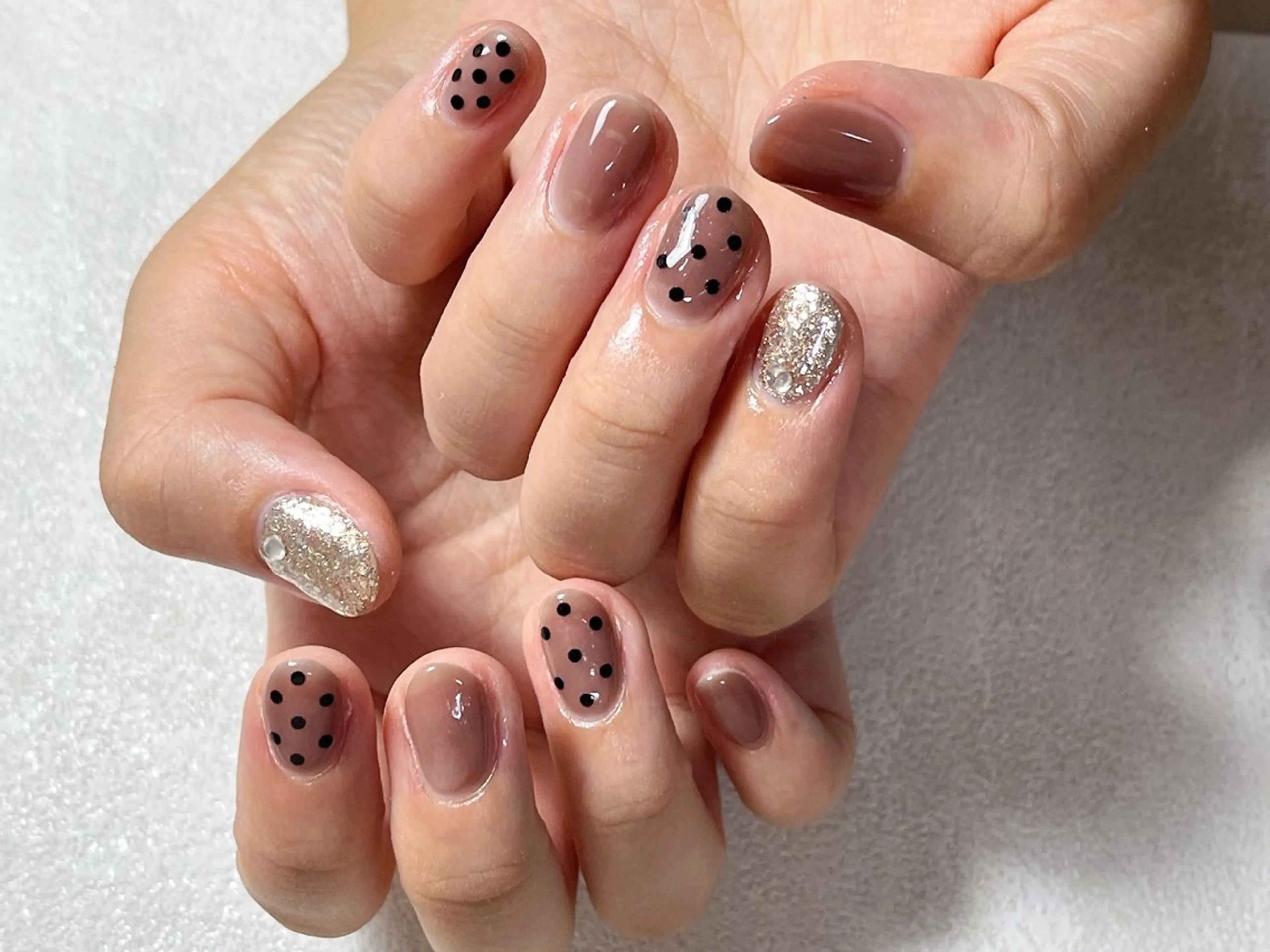 ネイル オーロラネイル ドット フットネイル フレンチネイル ジェルネイル ハンドネイル mogunail &blowのネイルデザイン