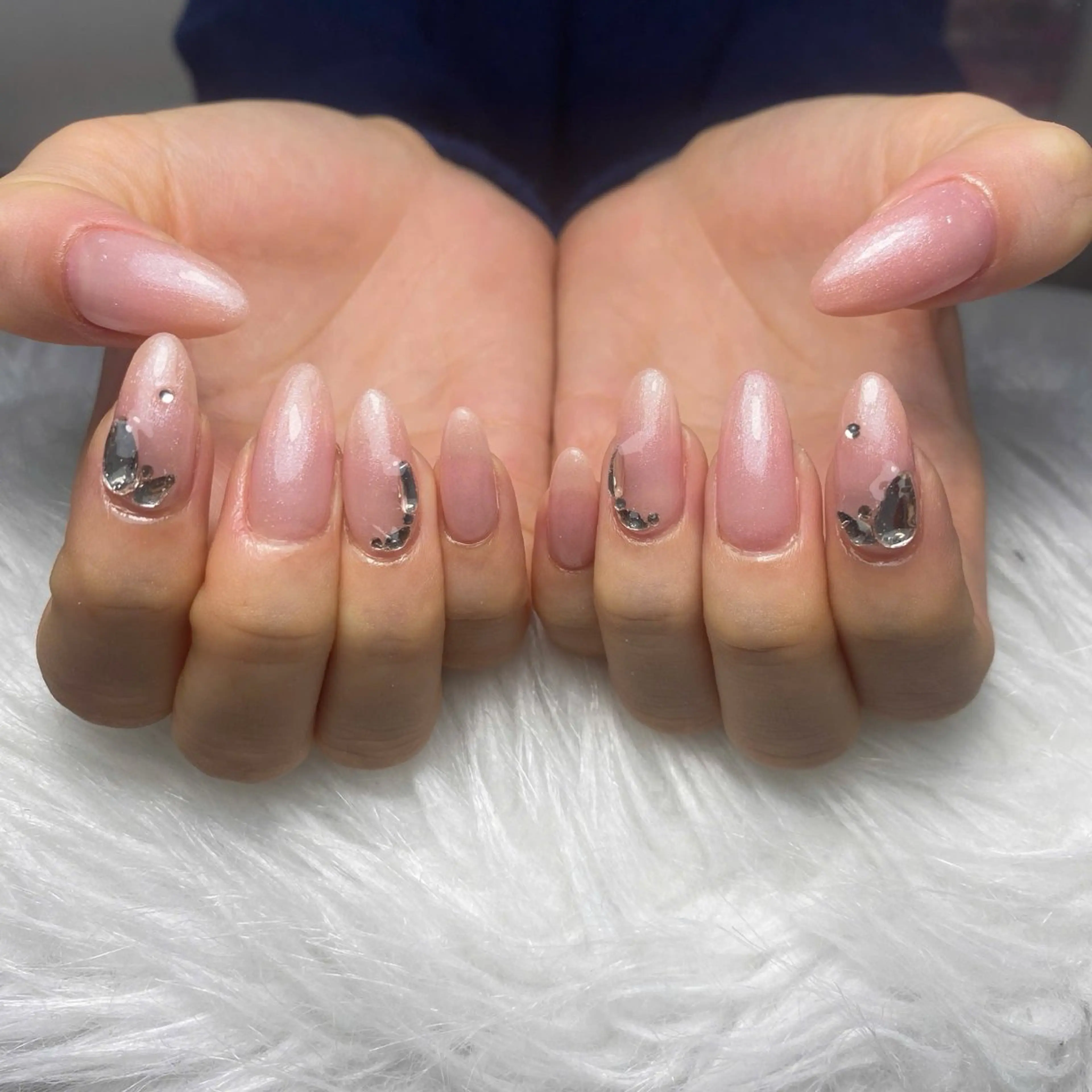 ネイル オーロラネイル 長さ出し フラッシュネイル フットネイル フレンチネイル Michi Nail Staffのネイルデザイン