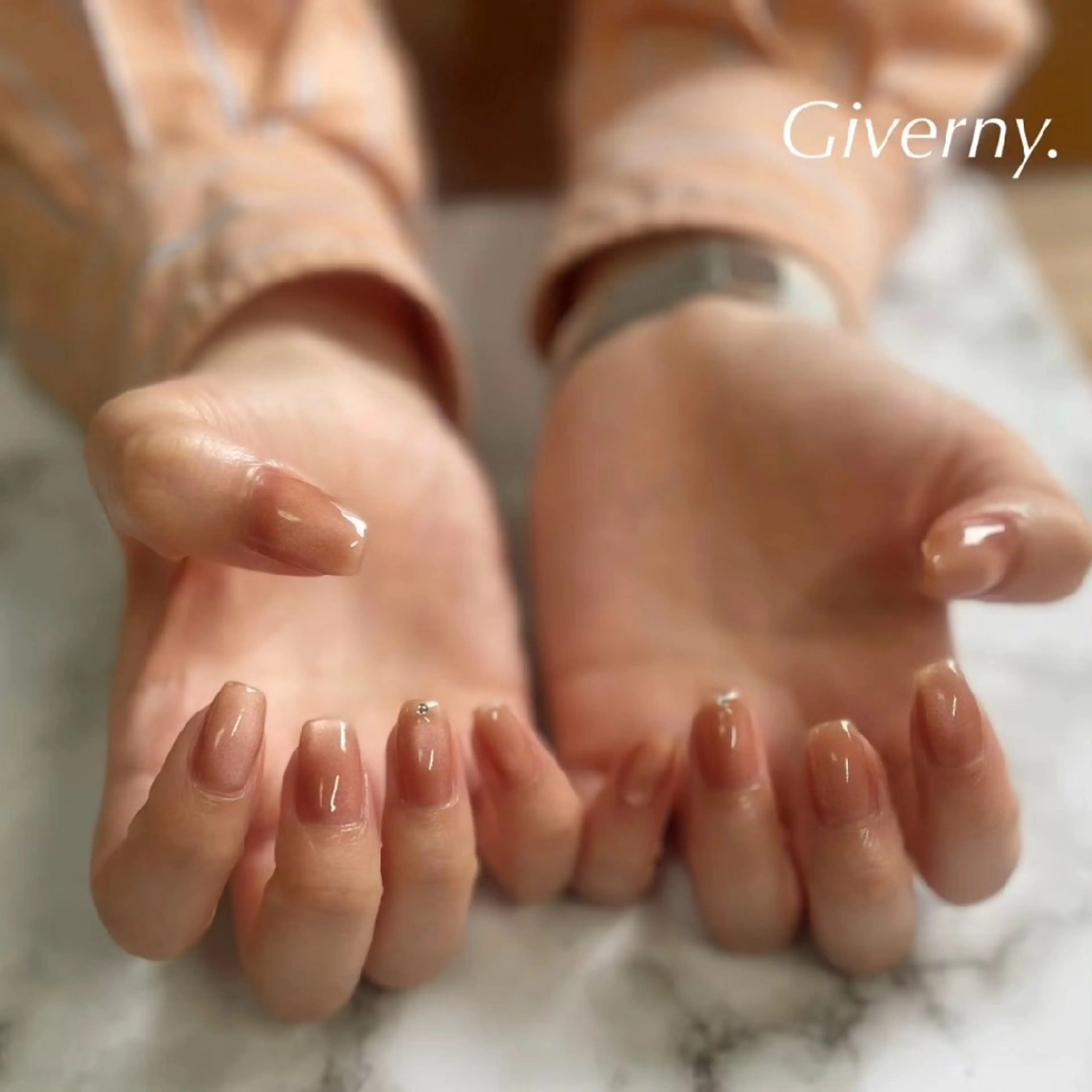 ネイル マグネットネイル ハンドネイル Giverny .のネイルデザイン