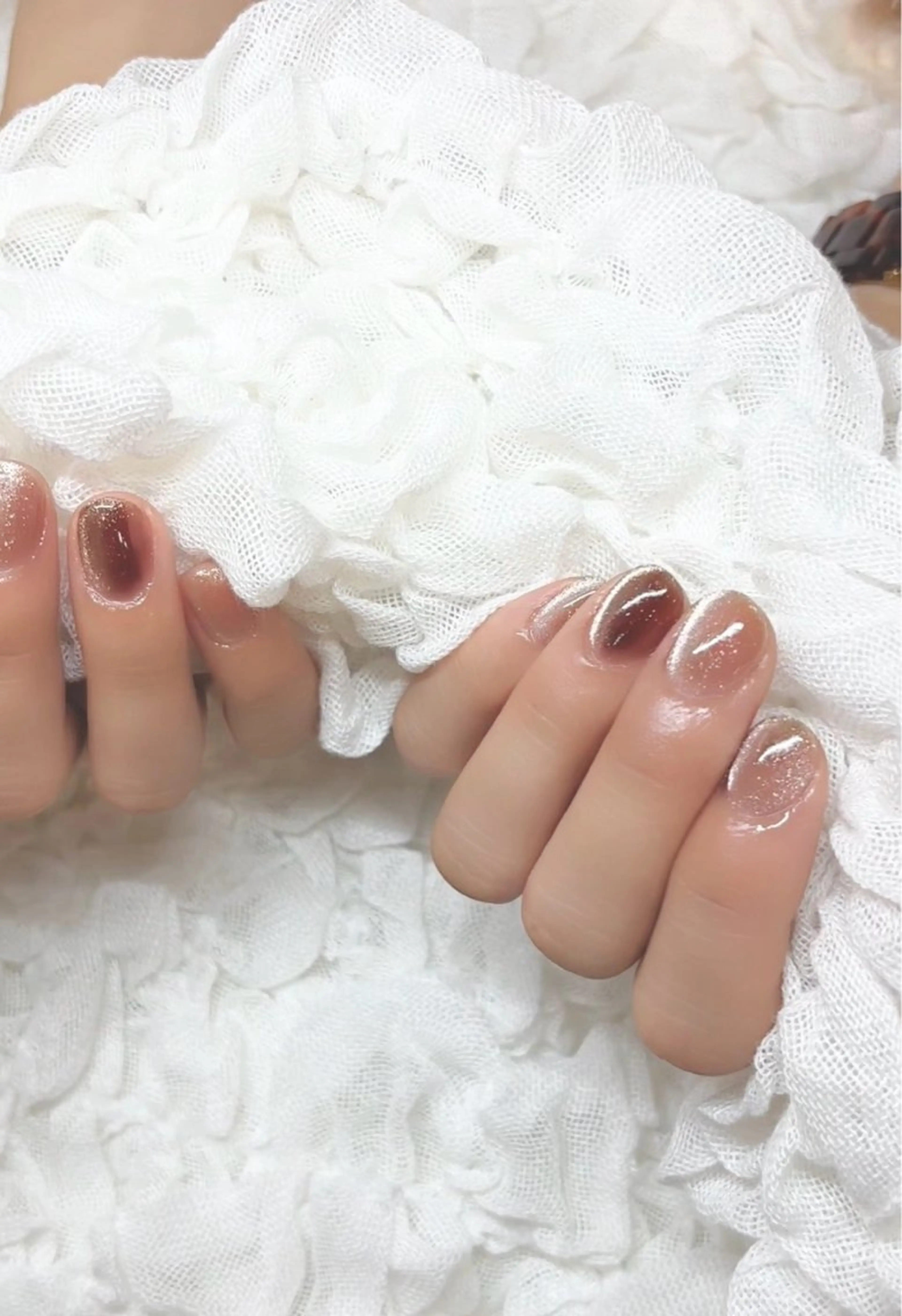 ネイル ブラウン フラッシュネイル ジェルネイル マグネットネイル ワンカラーネイル シンデレラサロン💅 ほみのネイルデザイン