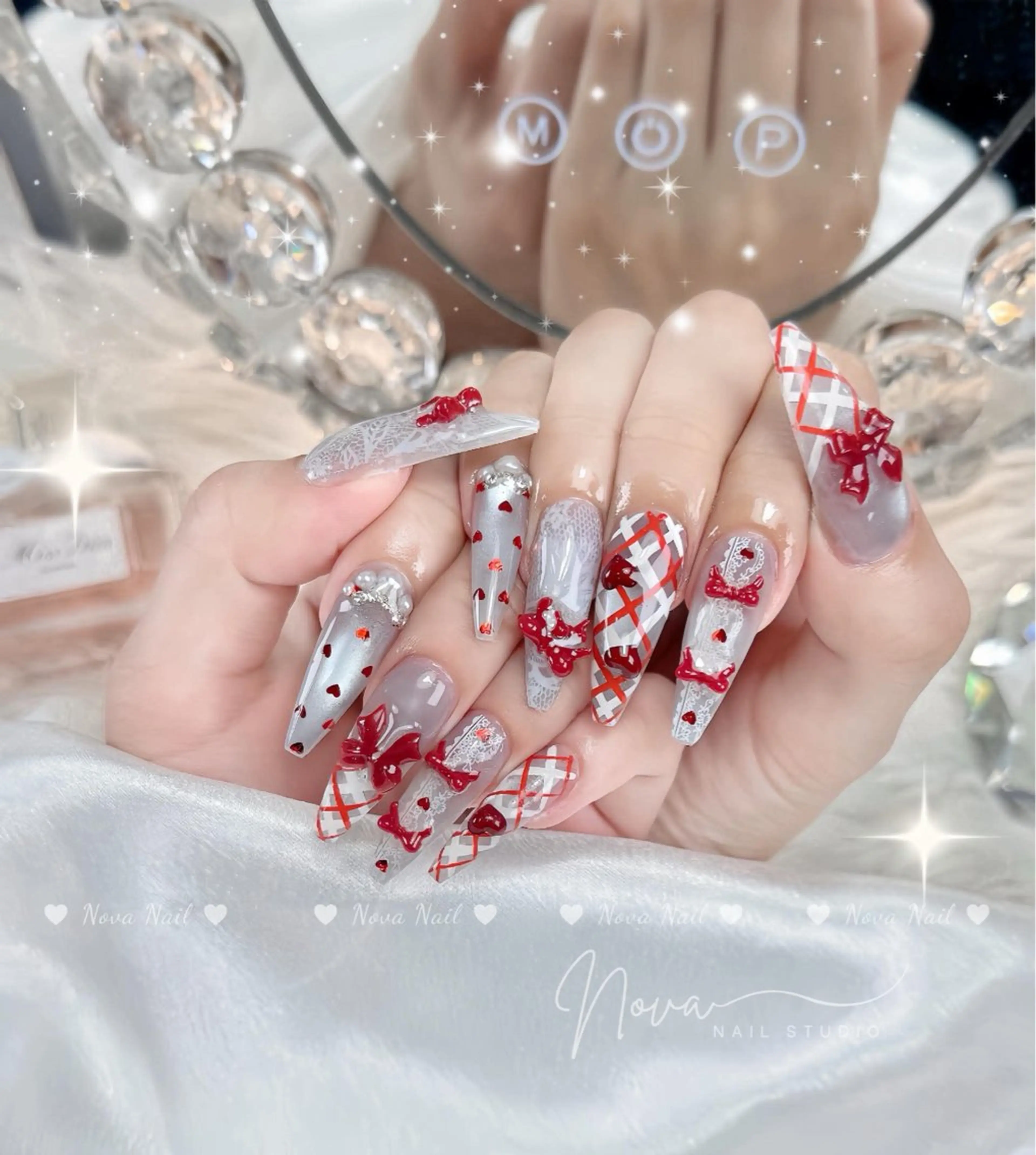 ネイル アートネイル ジェルネイル ガーリー グラデーション キラキラネイル ハンドネイル ハンドケア Nova Nail Nambaのネイルデザイン