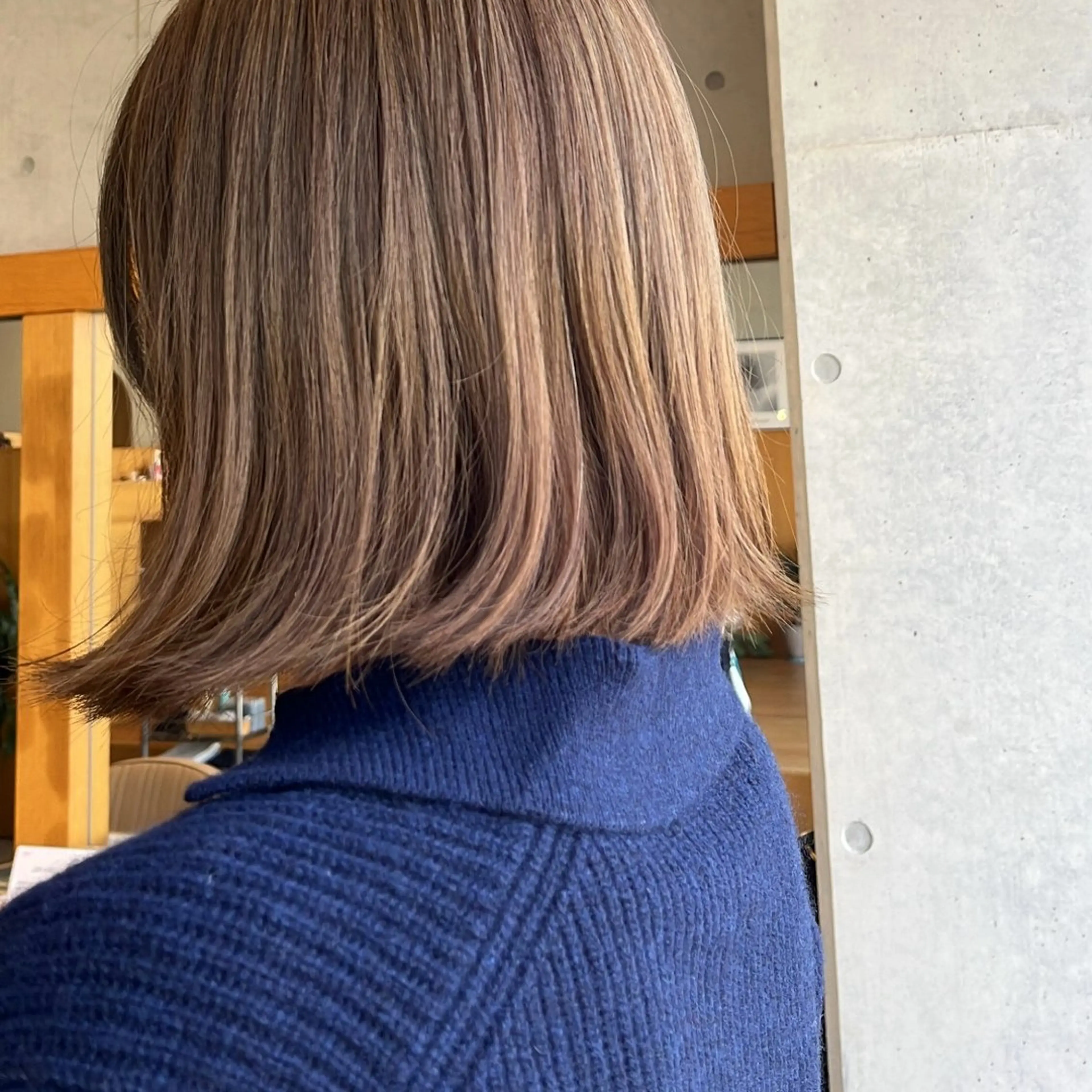 カラー ブリーチ ハイトーンカラー ブリーチなしカラー she.所属・she. ハルカのヘアスタイル