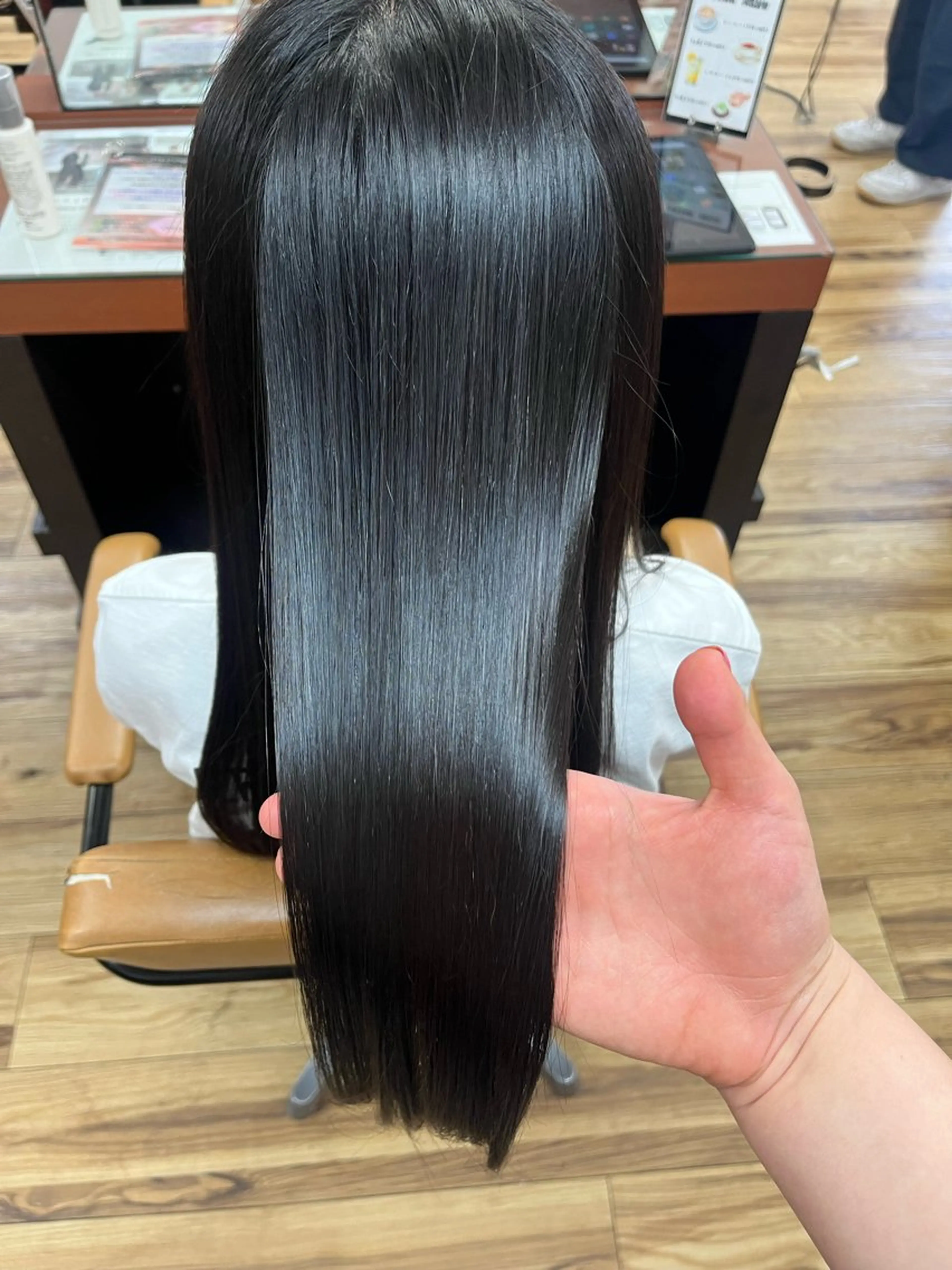 ロング 縮毛矯正 喜屋武 美月のヘアスタイル