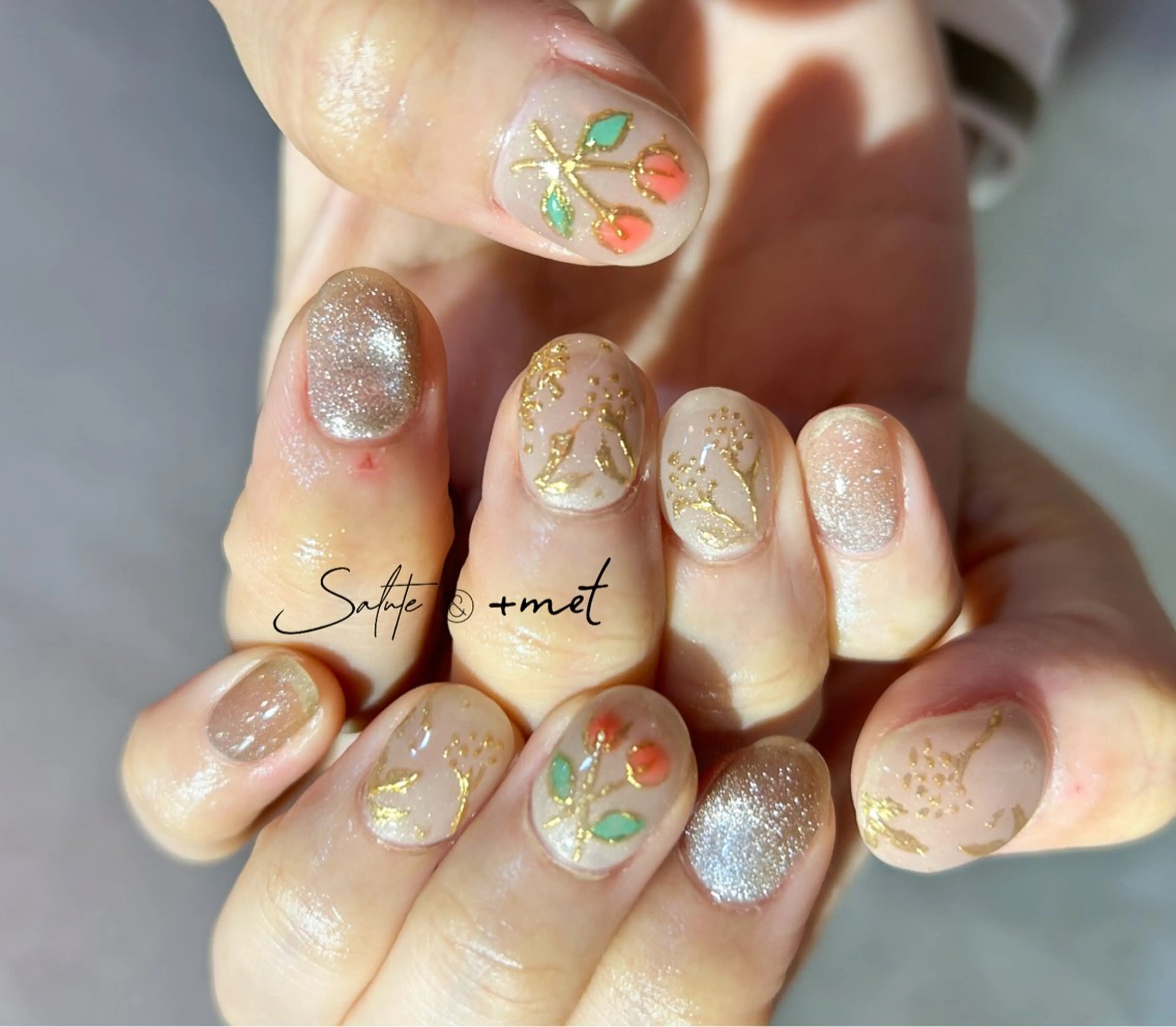 ネイル アートネイル ジェルネイル ゴールド ラメ(グリッター) ニュアンスネイル ハンドネイル 渋谷 怜奈のネイルデザイン