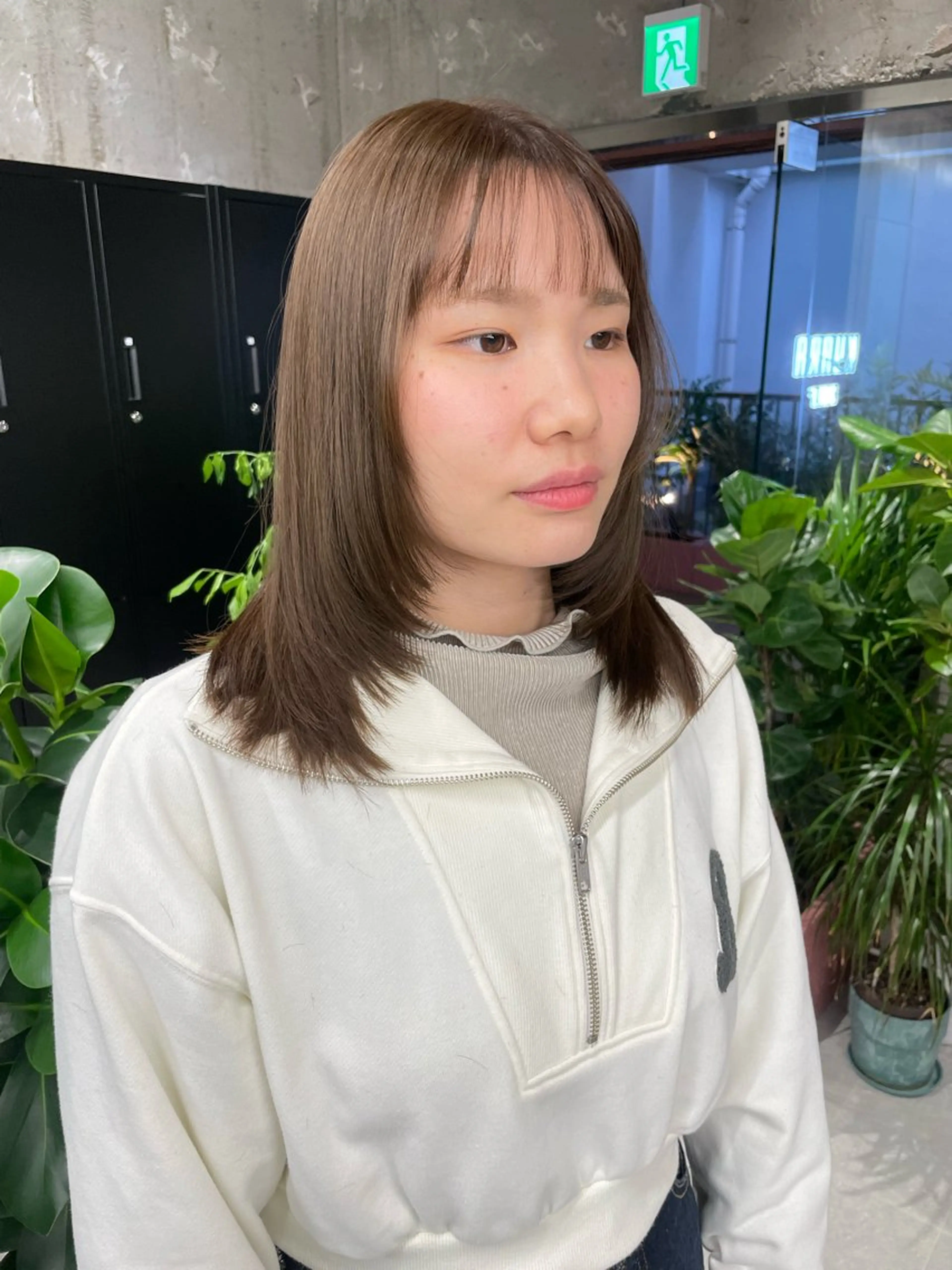 ミディアム カット MIFA レイヤー／パーマのヘアスタイル