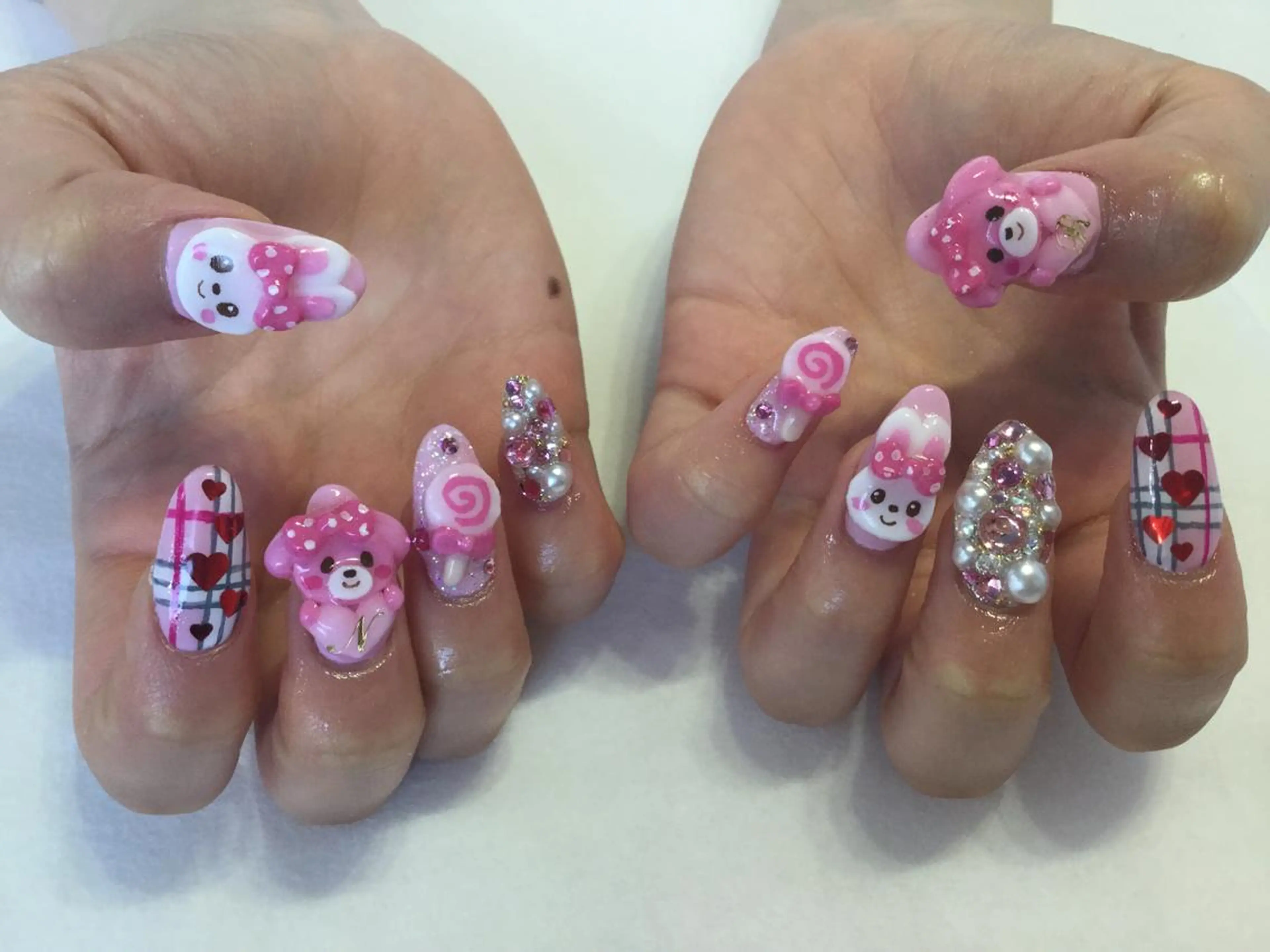 ネイル ハンドネイル 💎🐰 saki. m 🐰💎のネイルデザイン