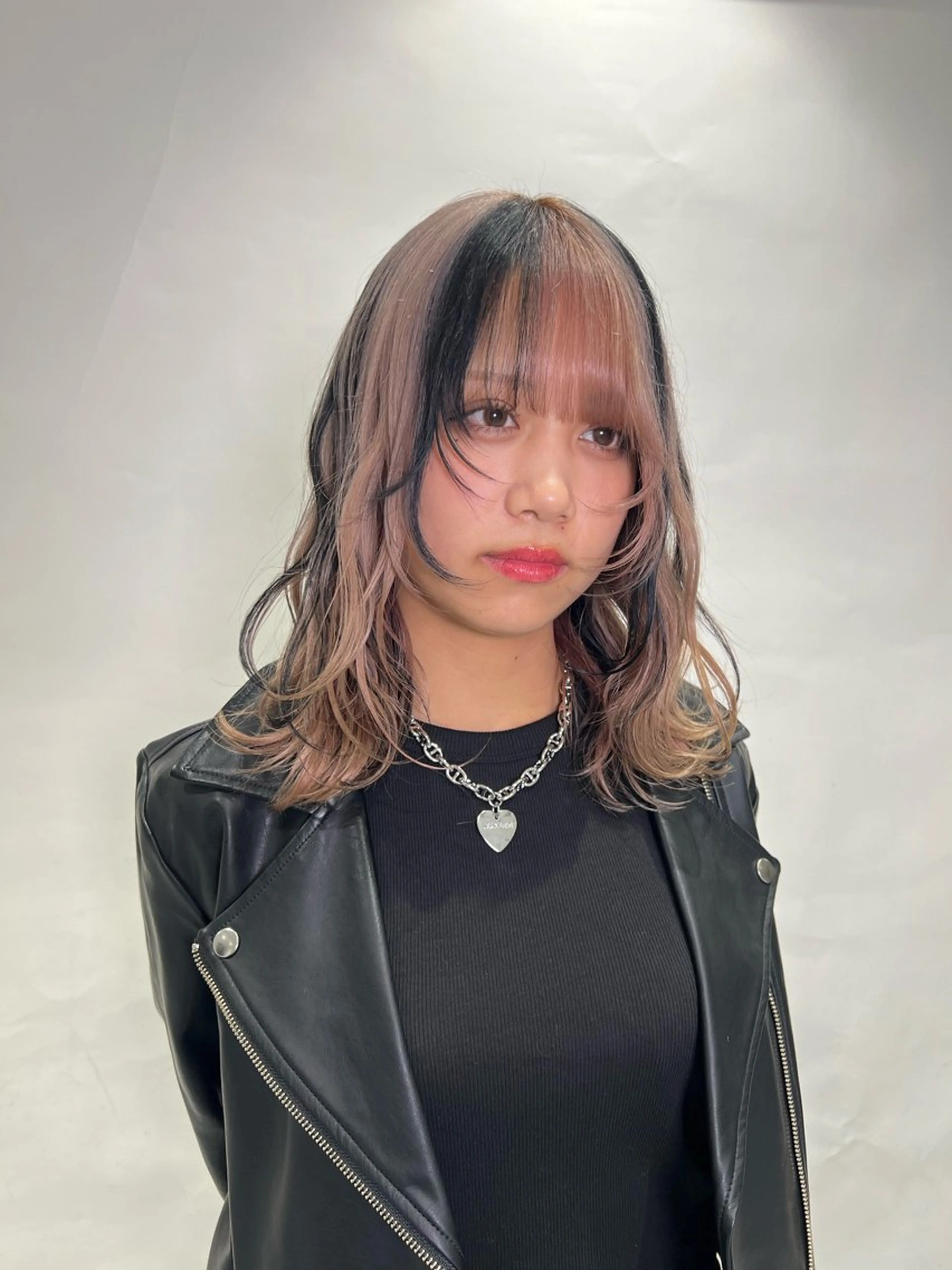 カラー デザインカラー はなえ/ブリーチ/複 雑履歴修正のヘアスタイル