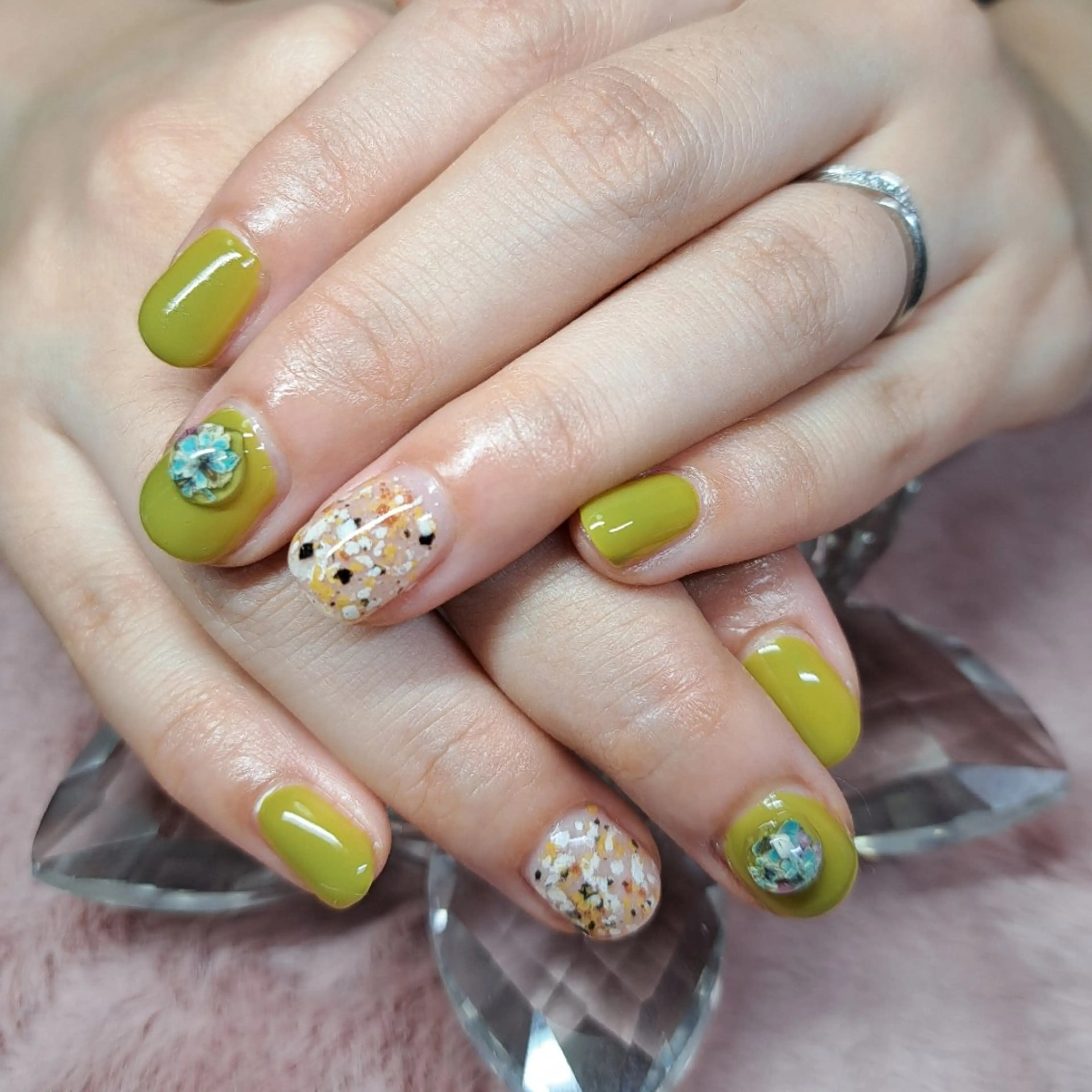 ネイル ピスタチオネイル HAYASHI  Nのネイルデザイン