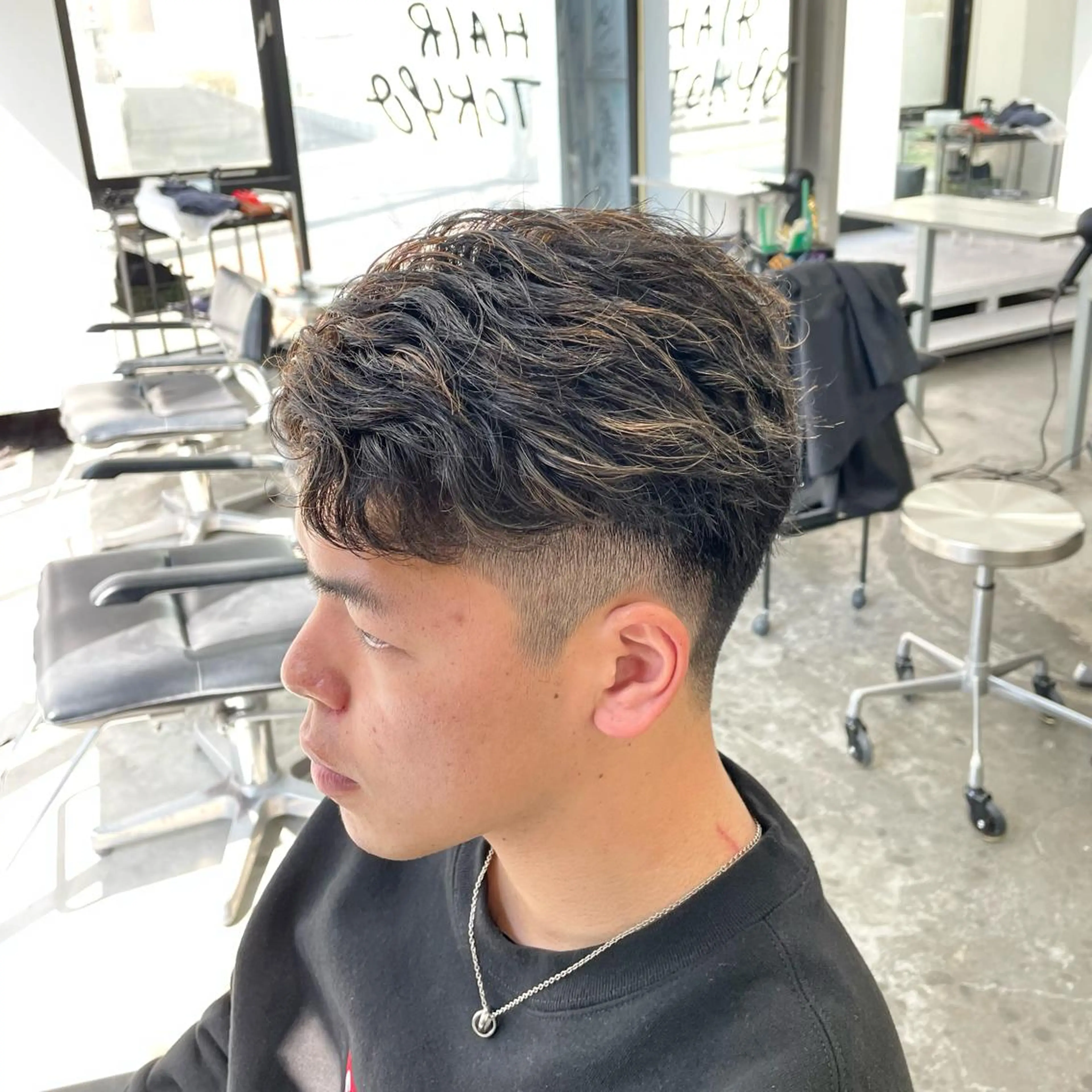 ショート カラー パーマ メンズ メンズハイライト ハイライトカラー ハイライト ショートヘア カット ヘアカラー パーマ メンズ特化美容師/ 藤戸 椋のヘアスタイル