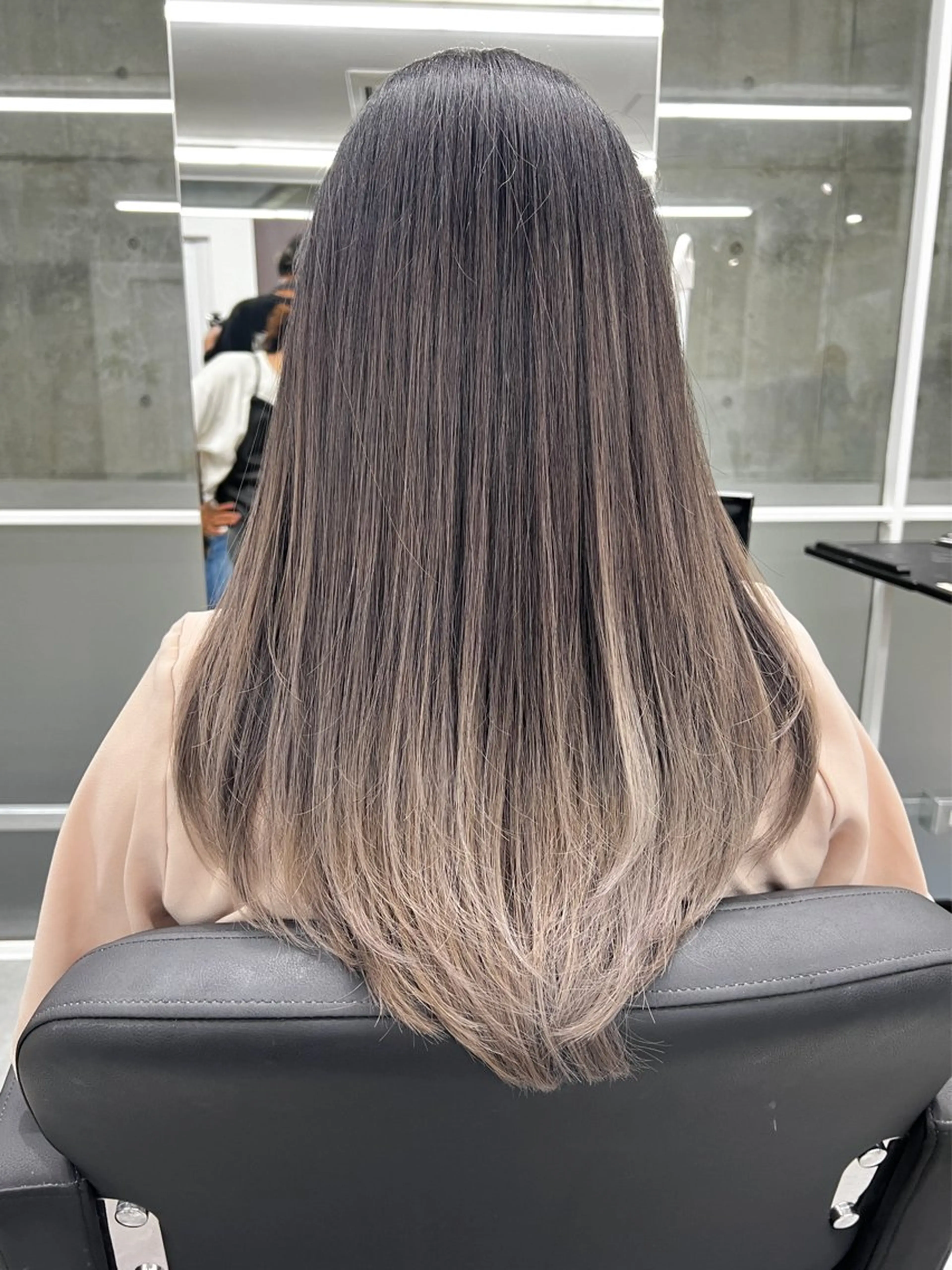 ロング カラー バレイヤージュ ブリーチ レイヤーカット ヘアカラー トリートメント welring hair salonのヘアスタイル