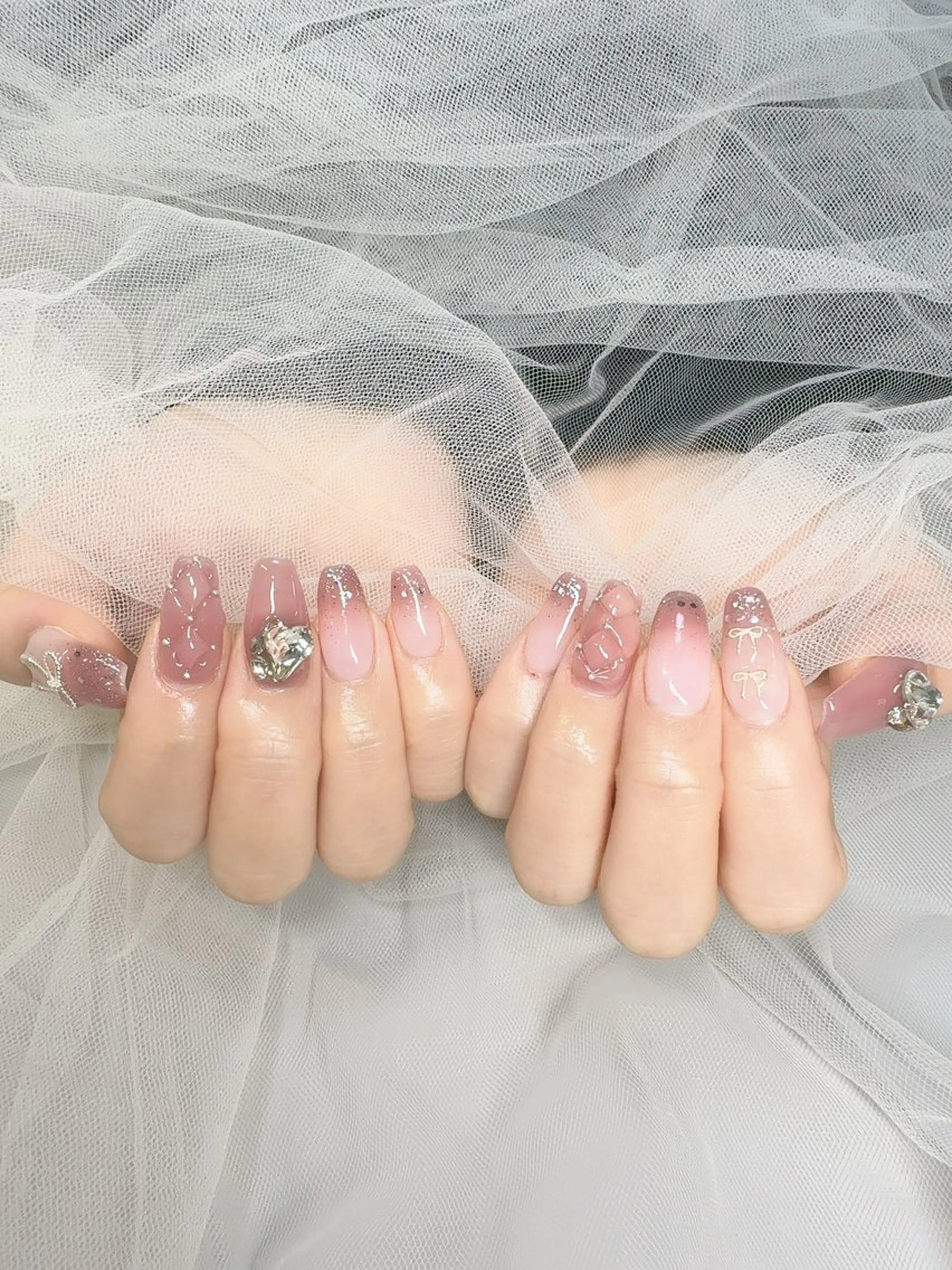 ネイル オーロラネイル フレンチネイル マグネットネイル ミラーネイル オフィスネイル N.one Miya🎀のネイルデザイン