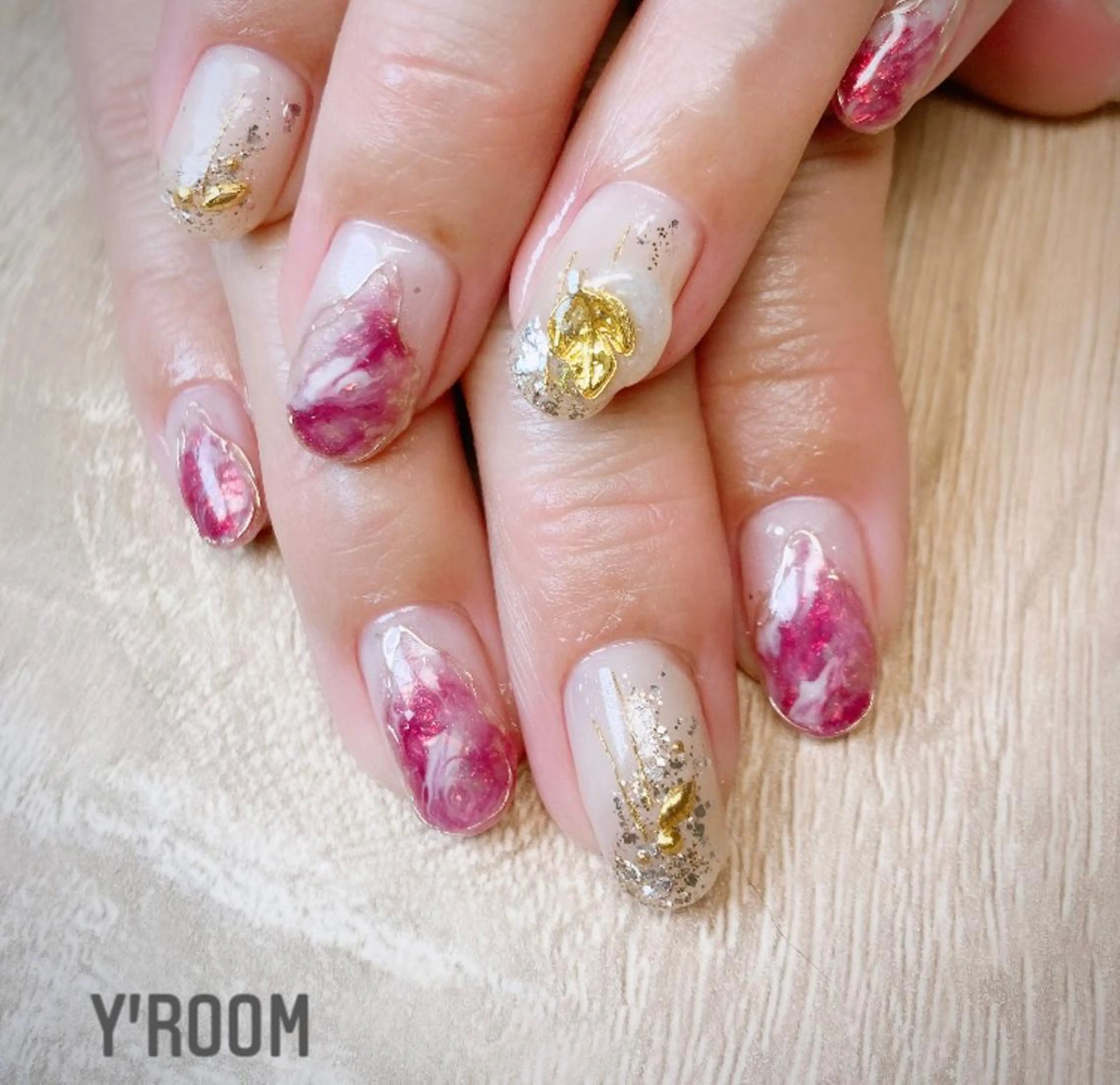 ネイル オーロラネイル フラッシュネイル フットネイル ジェルネイル 氷ネイル・うるうるネイル ハンドネイル YUKA （ネイリスト）のネイルデザイン