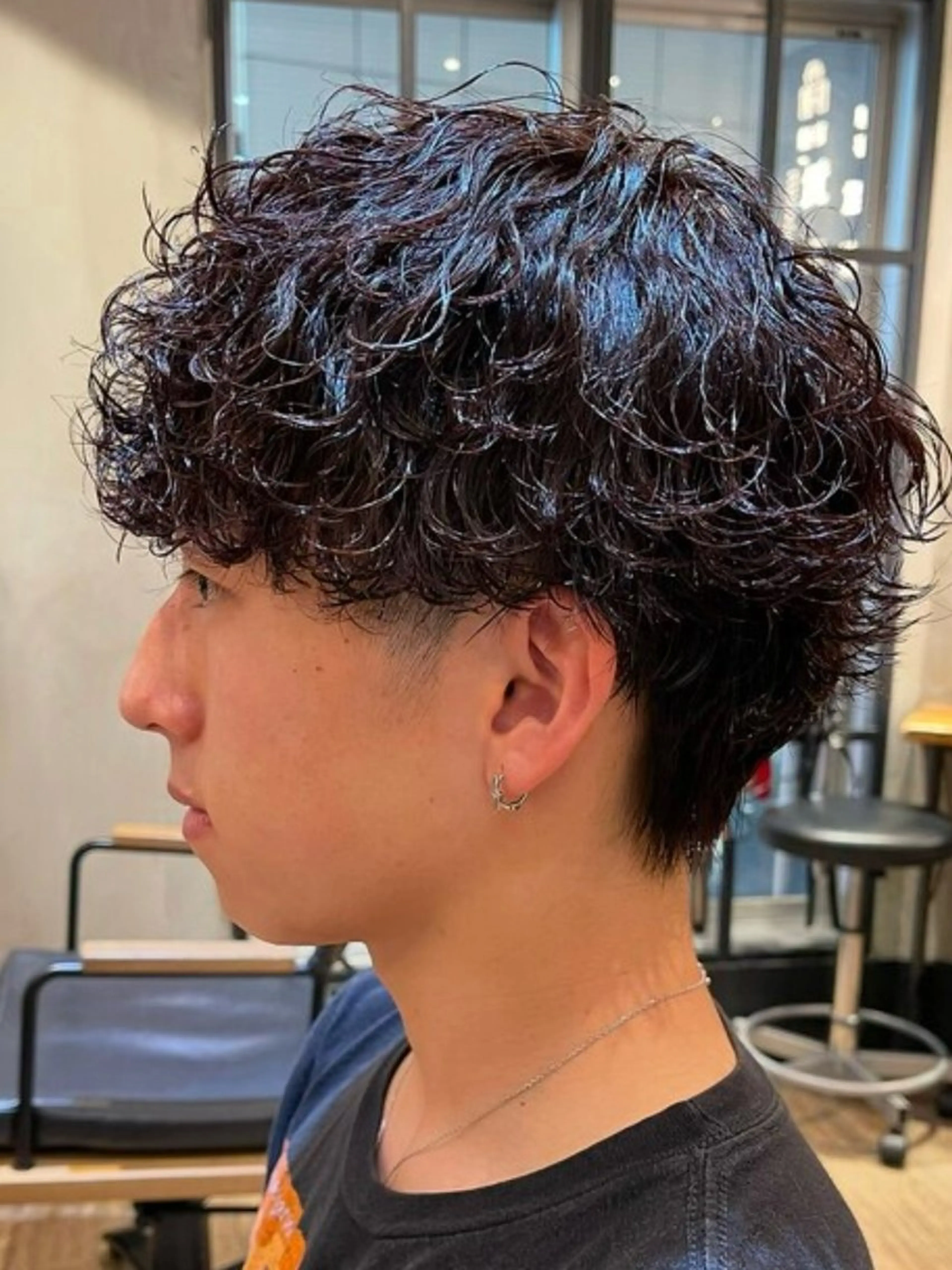 ショート パーマ メンズ ビジネス センターパート フェードカット フェザーパーマ メンズ韓国風 カット パーマ トリートメント ヘアセット 新宿メンズ専門 モテ清潔感パーマ特化のヘアスタイル