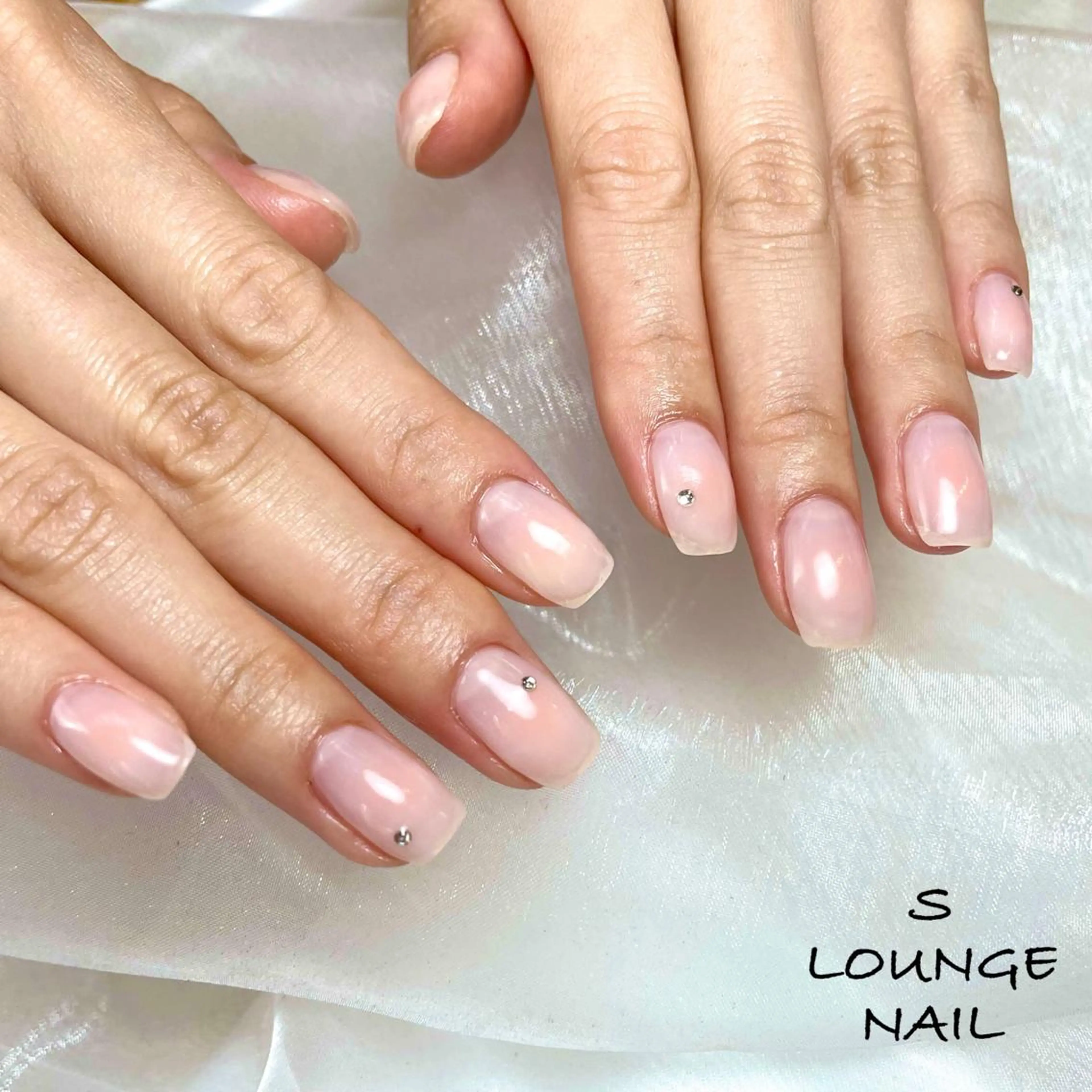 ネイル ストーンネイル ハンドネイル フットネイル S LOUNGE NAIL所属・パーツたくさん🍓 SUMIのネイルデザイン