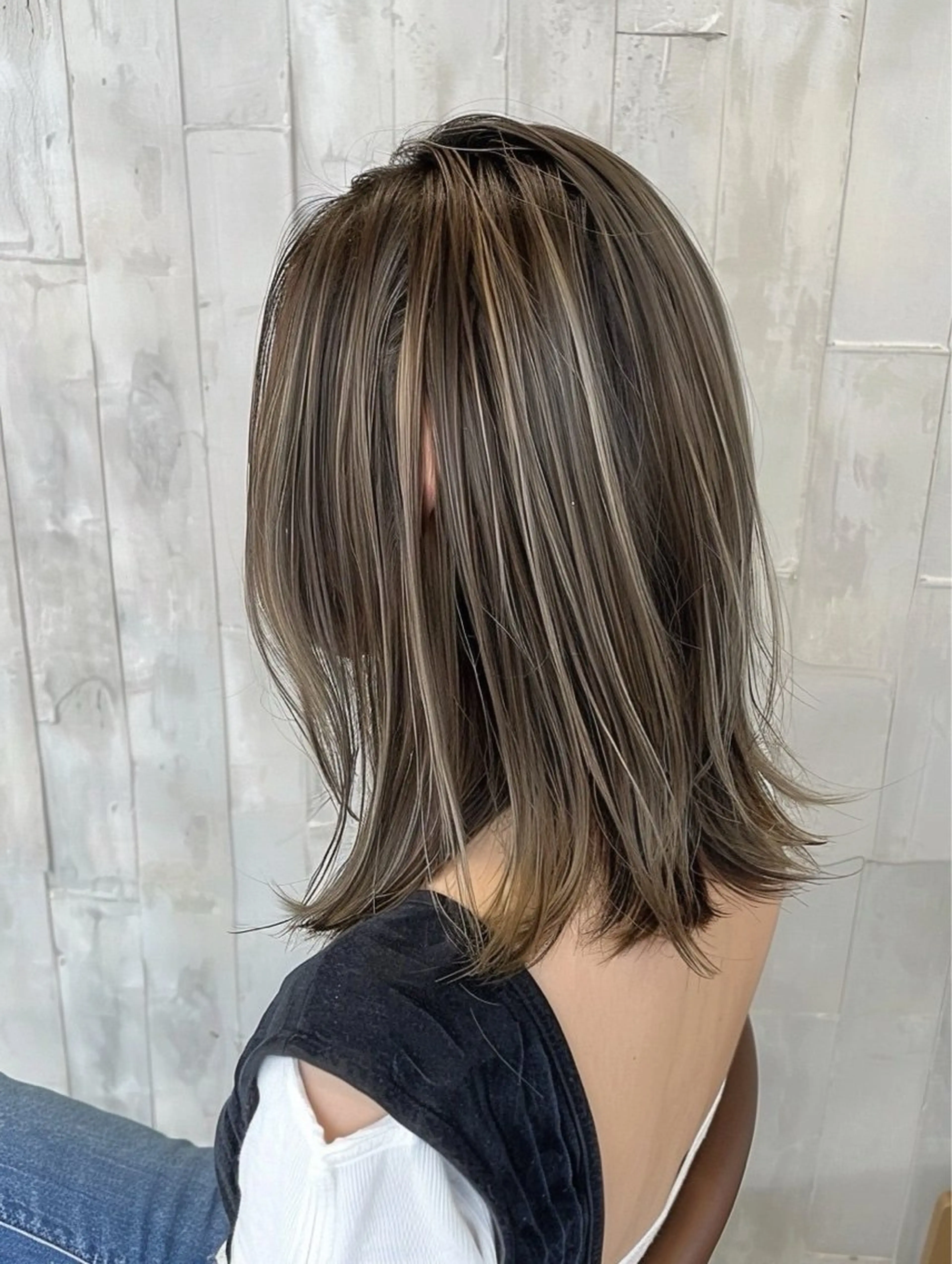 カラー デザインカラー ハイライトカラー 外国人風カラー ELLE salon 西梅田 小顔カットのヘアスタイル